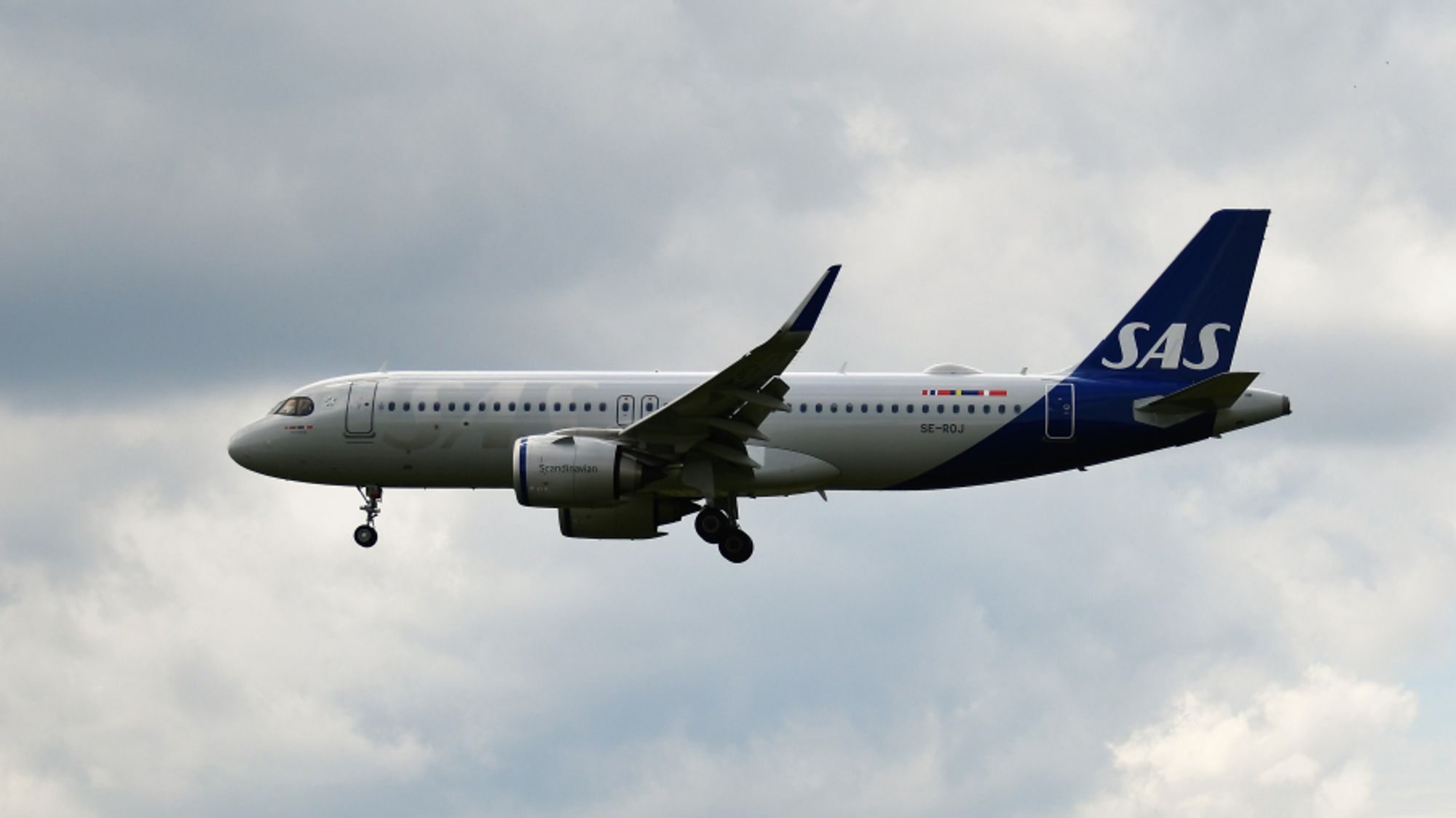 Airbus A320-251 N