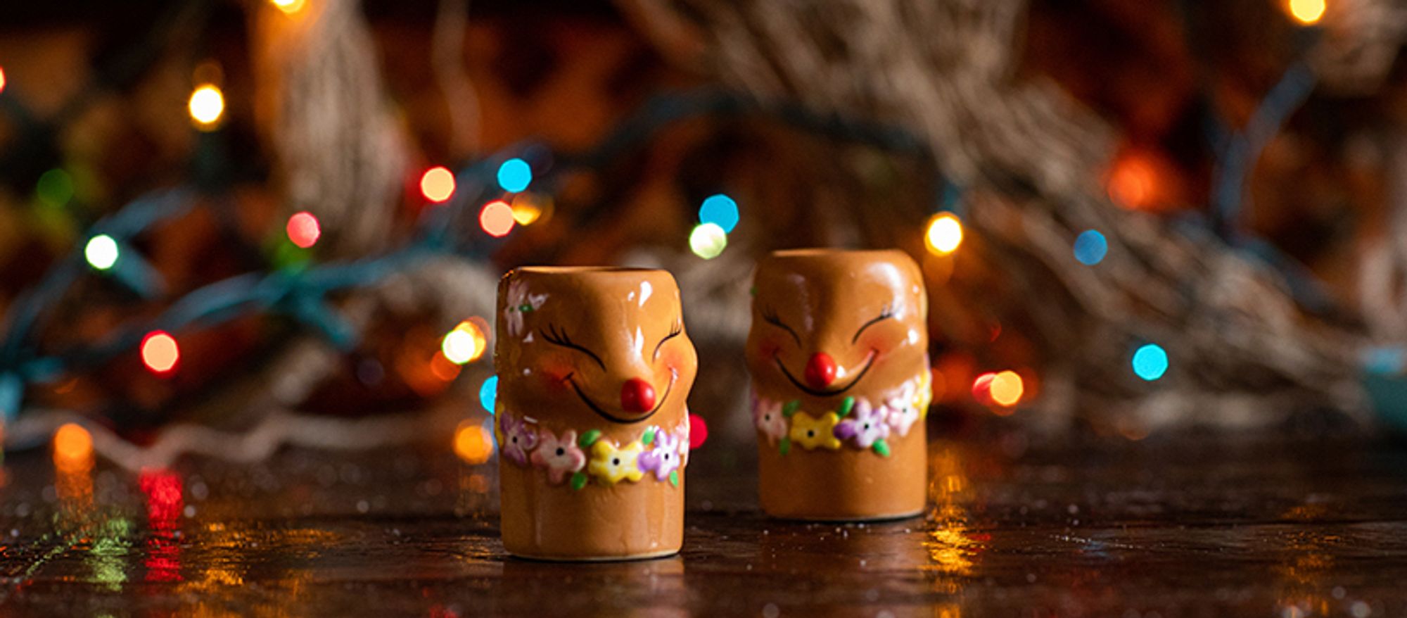 Smiling reindeer shot glasses