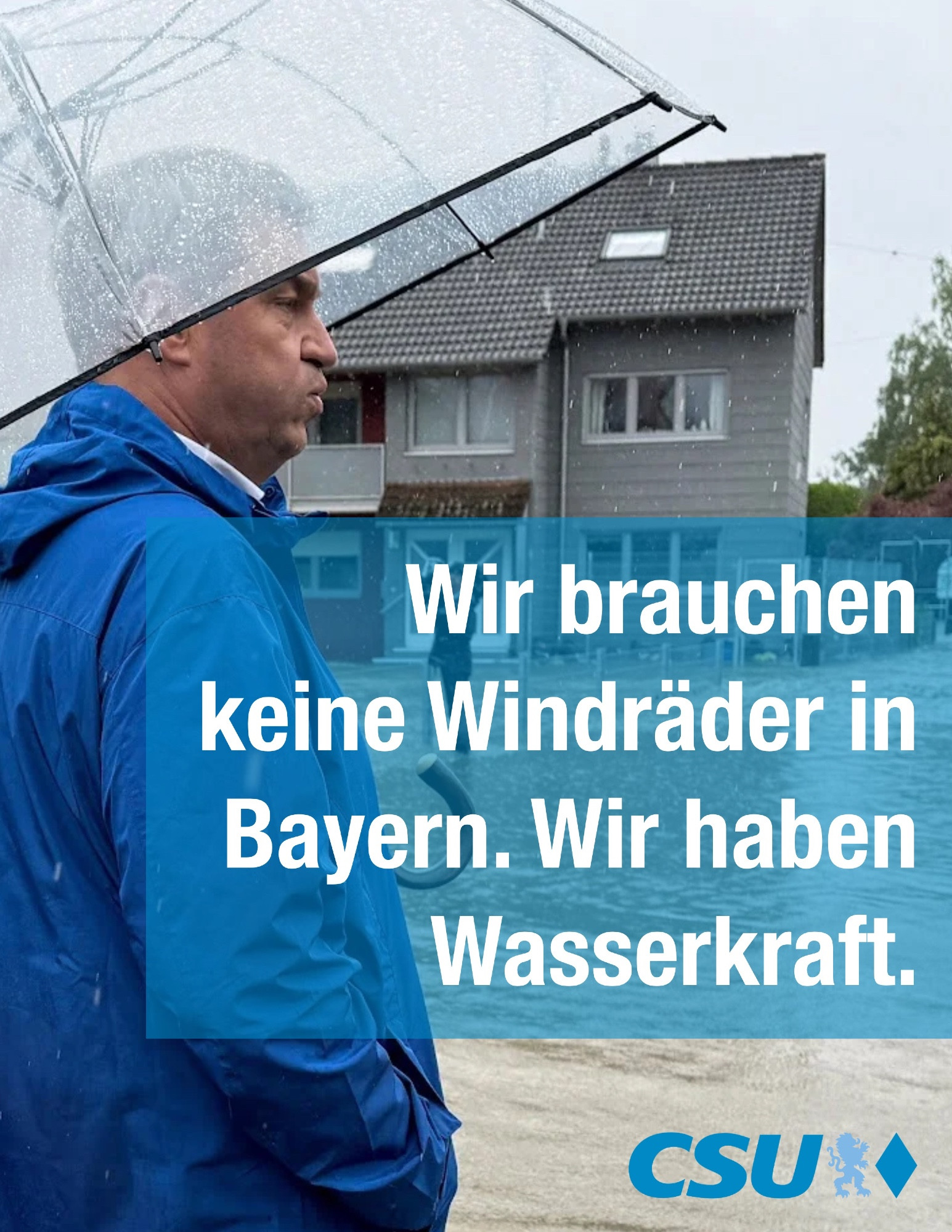 Foto von Markus Söder mit Regenschirm in der Hand im Hochwassergebiet.
“Wir brauchen keine Windräder in Bayern. Wir haben Wasserkraft.”
CSU-Logo