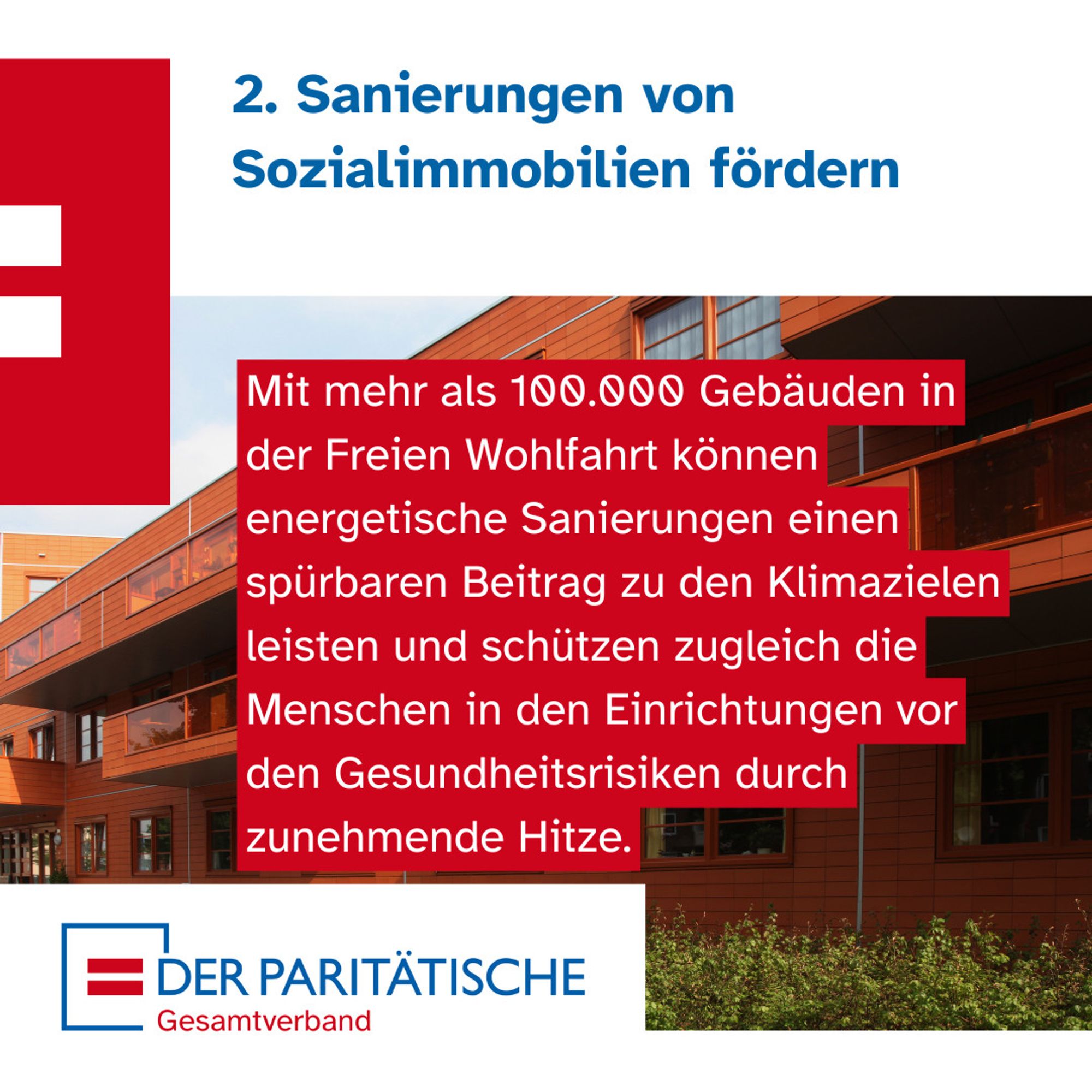 Foto: Ein dreigeschossiges Wohngebäude. Dazu Text: 2. Sanierungen von Sozialimmobilien fördern. Mit mehr als 100.000 Gebäuden in der Freien Wohlfahrt können energetische Sanierungen einen spürbaren Beitrag zu den Klimazielen leisten und schützen zugleich die Menschen in den Einrichtungen vor den Gesundheitsrisiken durch zunehmender Hitze.