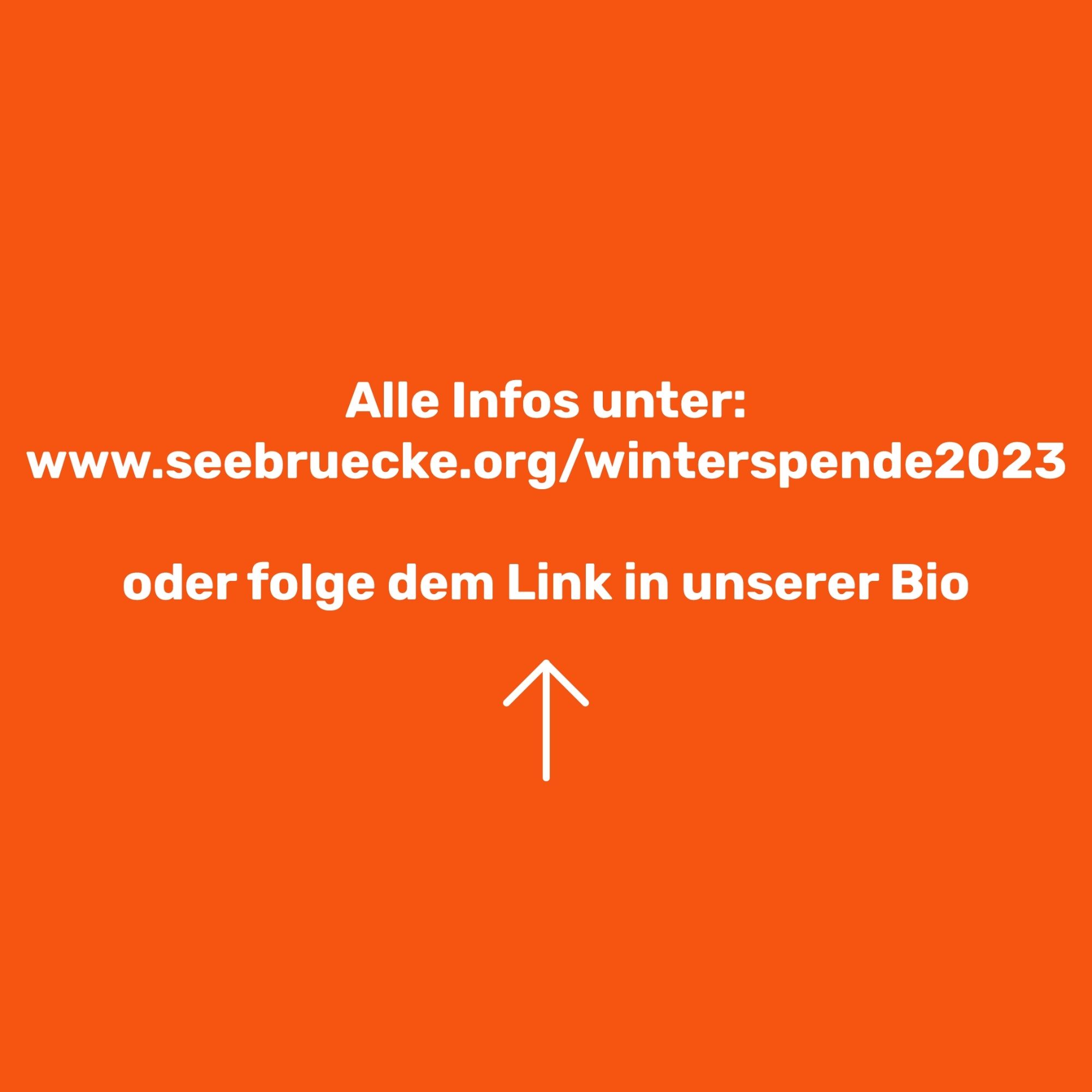 Oranger Hintergrund, auf dem “Alle Infos unter: https://www.seebruecke.org/winterspende2023

‌

oder folge dem Link in unserer Info” steht. Darunter ist ein Pfeil, der nach oben zeigt.