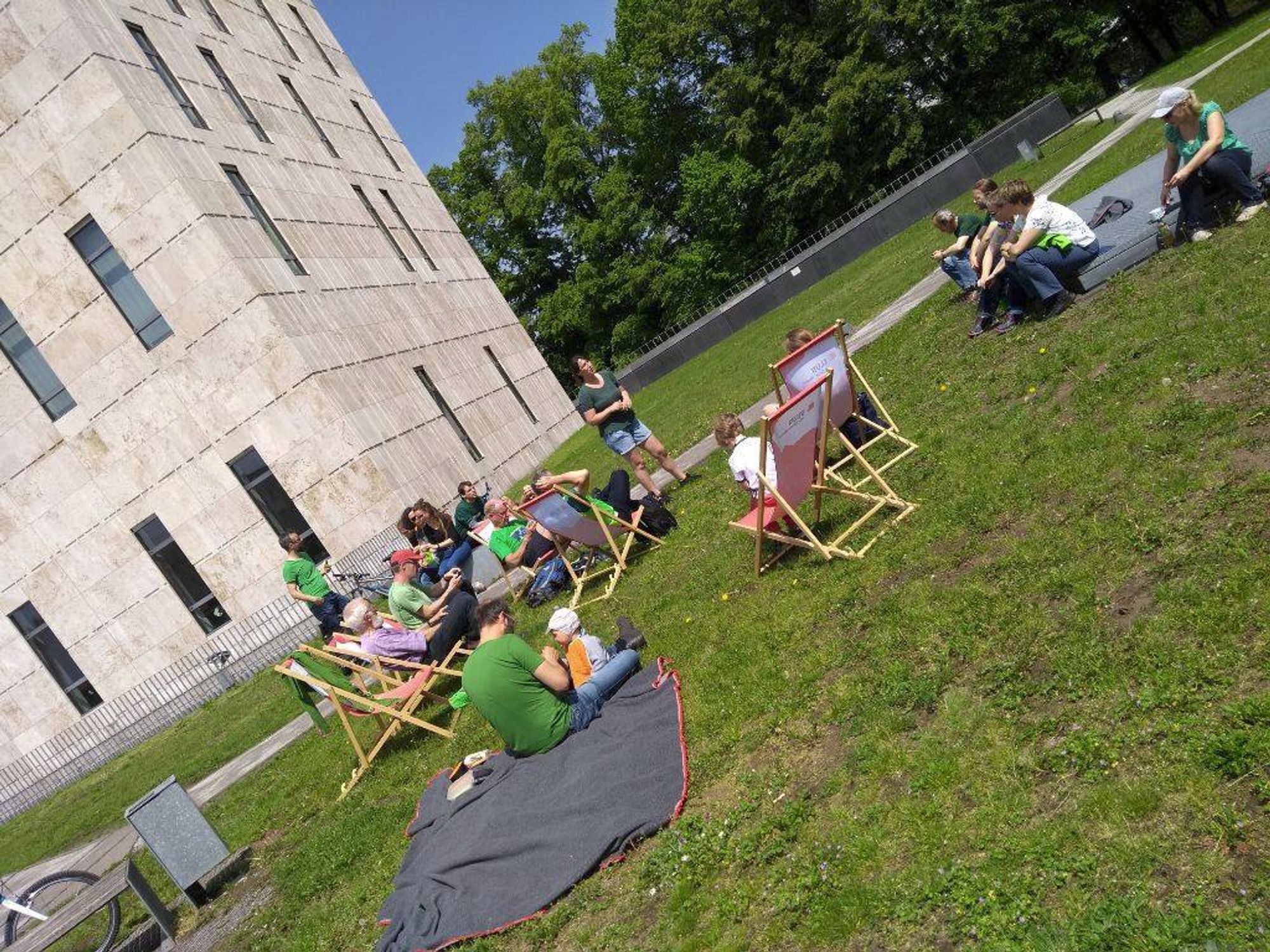 Zwischenstopp auf den Wiesen der SLUB bei einer Informationsradtour der Grünen zur Campuslinie im Sommer 2019. Ja, das Thema begleitet mich/uns schon lang und wird es noch eine Weile