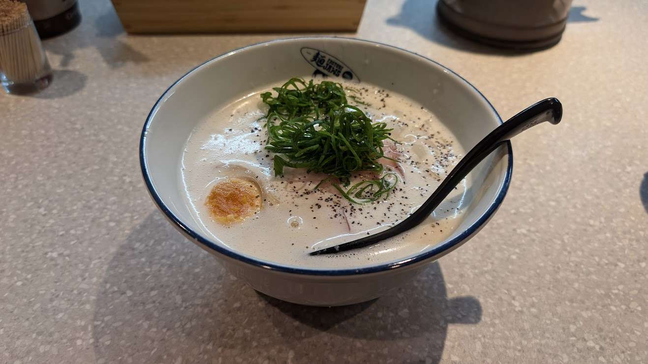 鶏塩白湯ラーメン