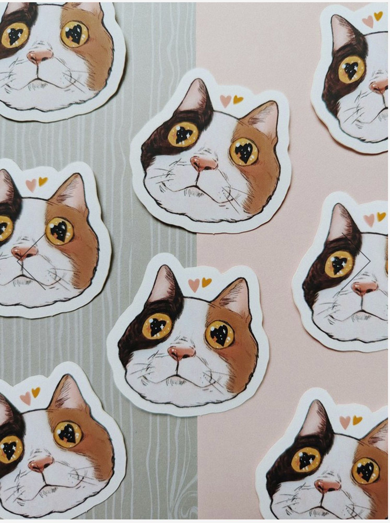 Sticker von meiner Herzkatze in Softtouch. Eine süße Katze mit Herzaugen.