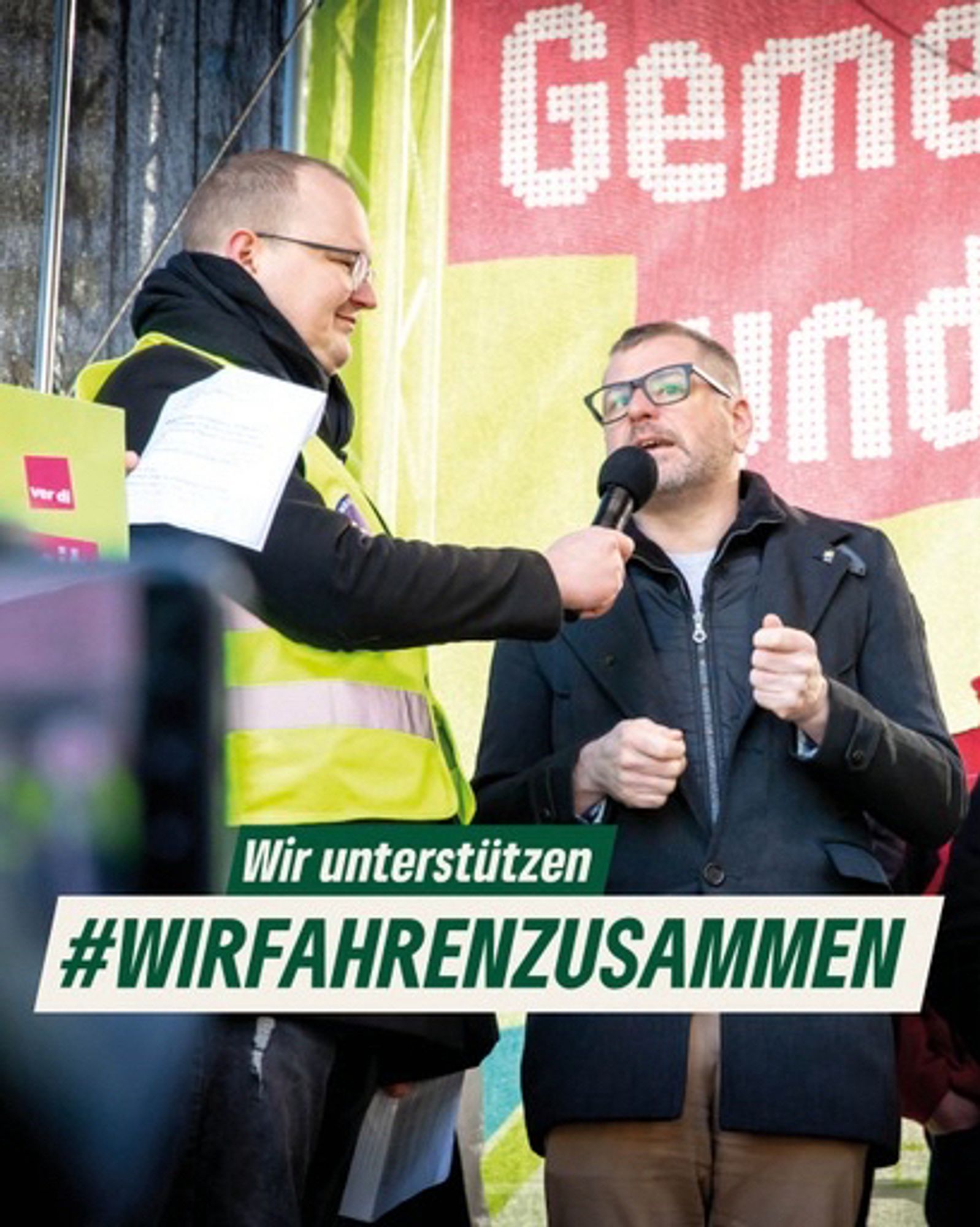 Werner Graf spricht auf der Kundgebung von #wirfahrenzusammen