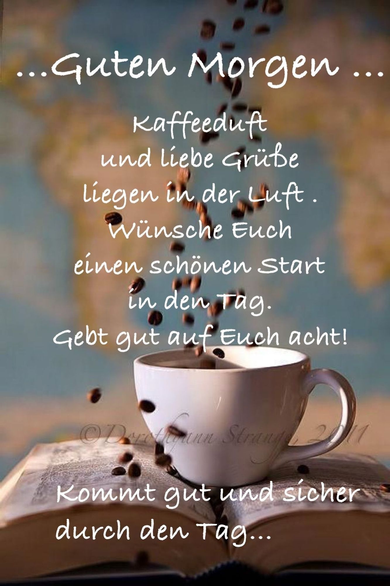 Das Bild zeigt eine weiße Kaffeetasse, die auf einem geöffneten Buch steht. Aus der Tasse rieseln Kaffeebohnen auf das Buch. Der Hintergrund ist verschwommen und hell. Der Text lautet: 'Guten Morgen! Ein neuer Tag beginnt mit dem Duft von frisch gebrühtem Kaffee. Viel Freude und alles Gute für dich!'"