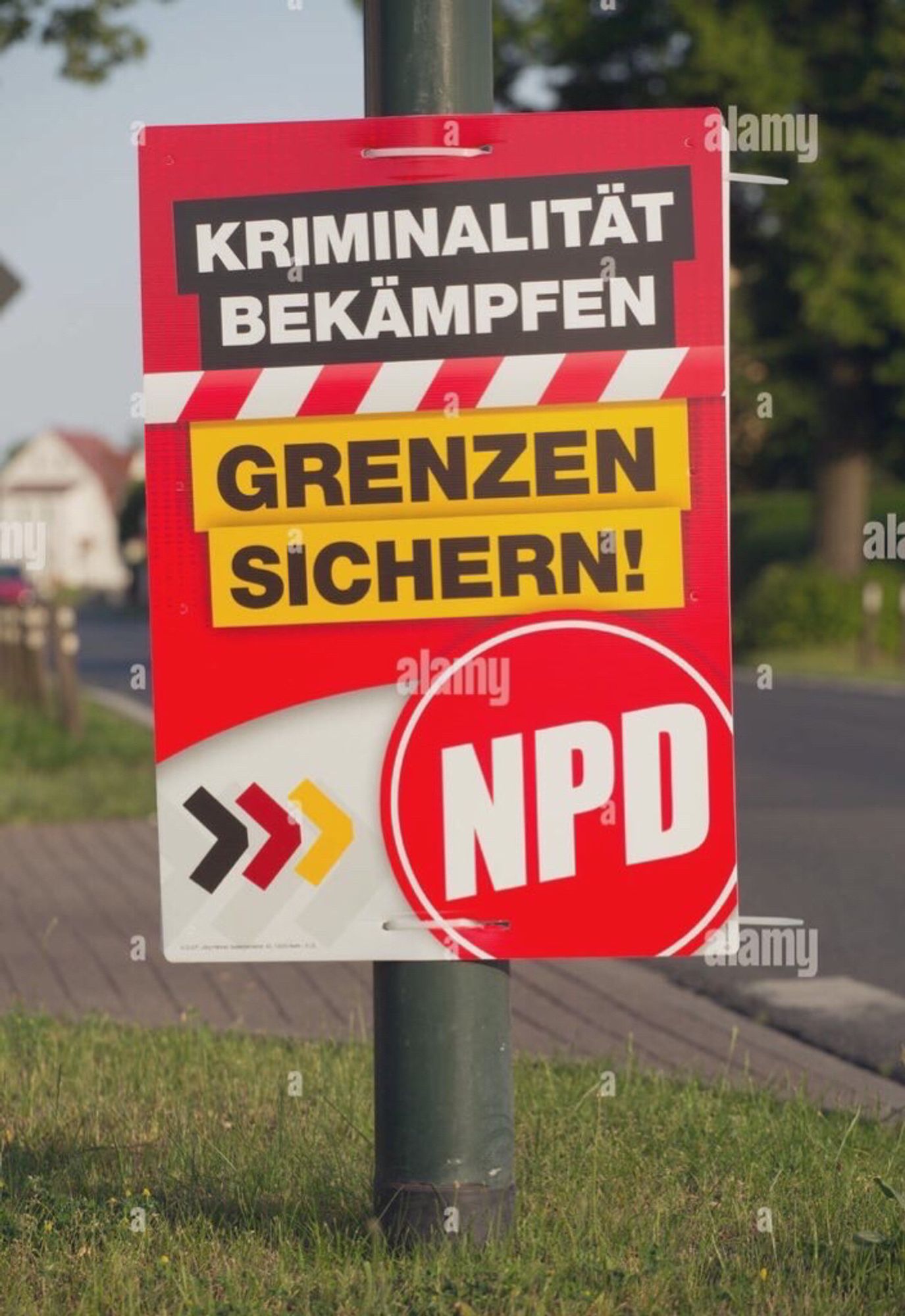 Plakat der NPD: Grenzen sichern.