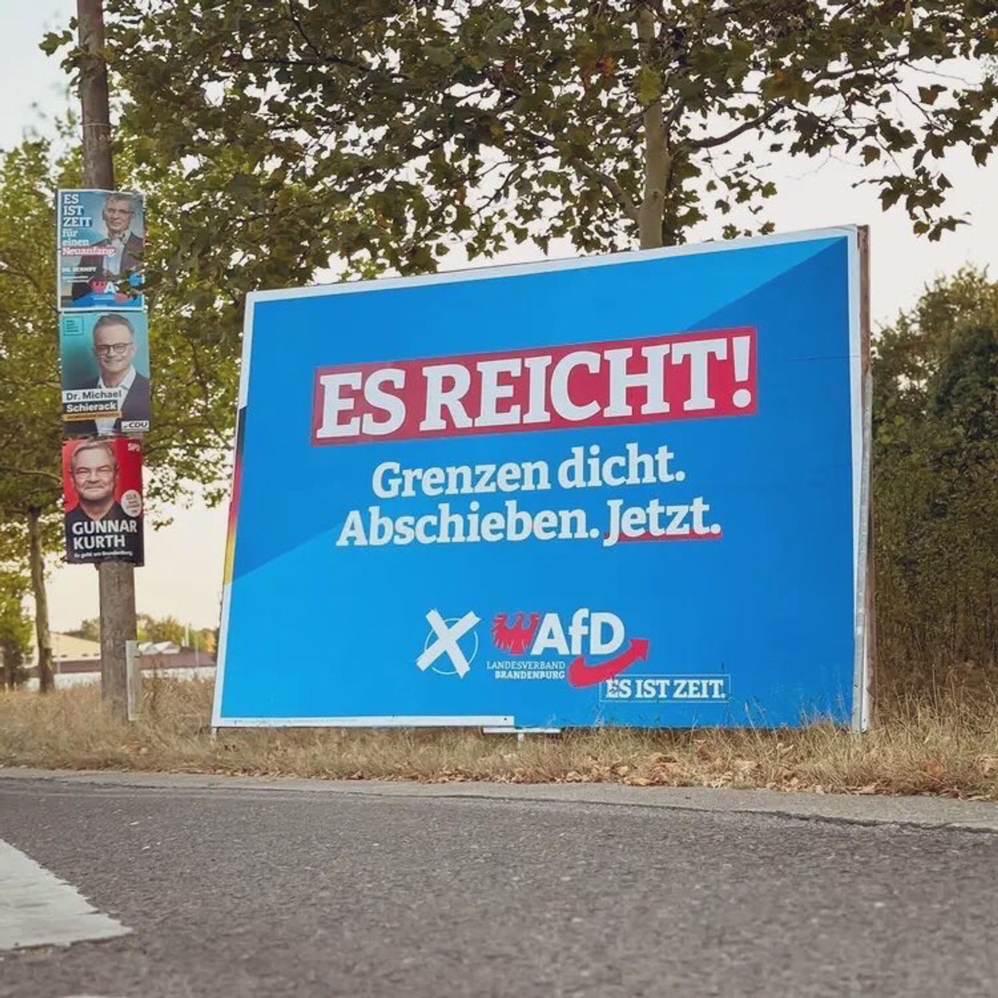 AfD Plakat: Grenzen dicht.