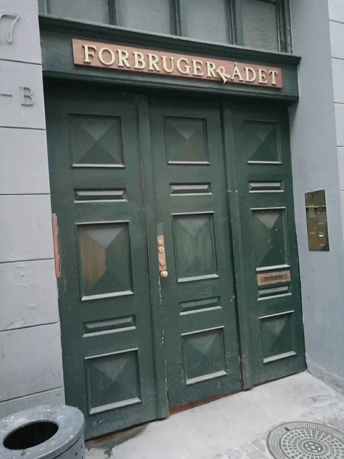 The door to the FORBRUGERRÅDET office in Copenhagen. The third R is falling off slightly.