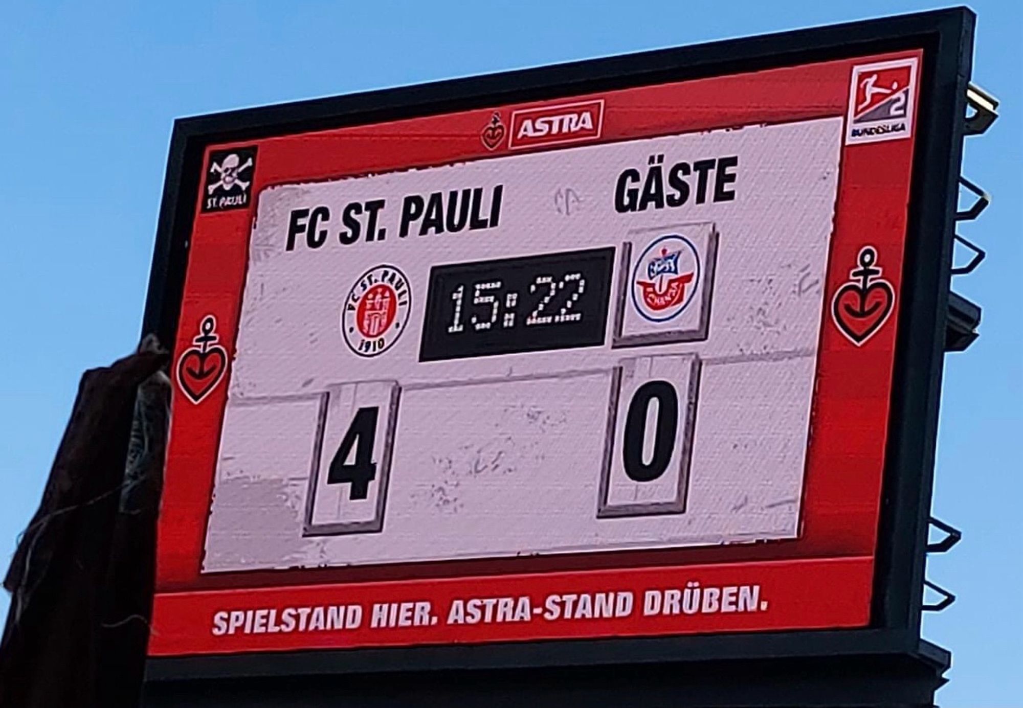 Anzeigetafel im Millerntorstadion, Hamburg. Endstand zwischen FC St. Pauli : FC Hansa Rostock 4:0 (24.10.2021)