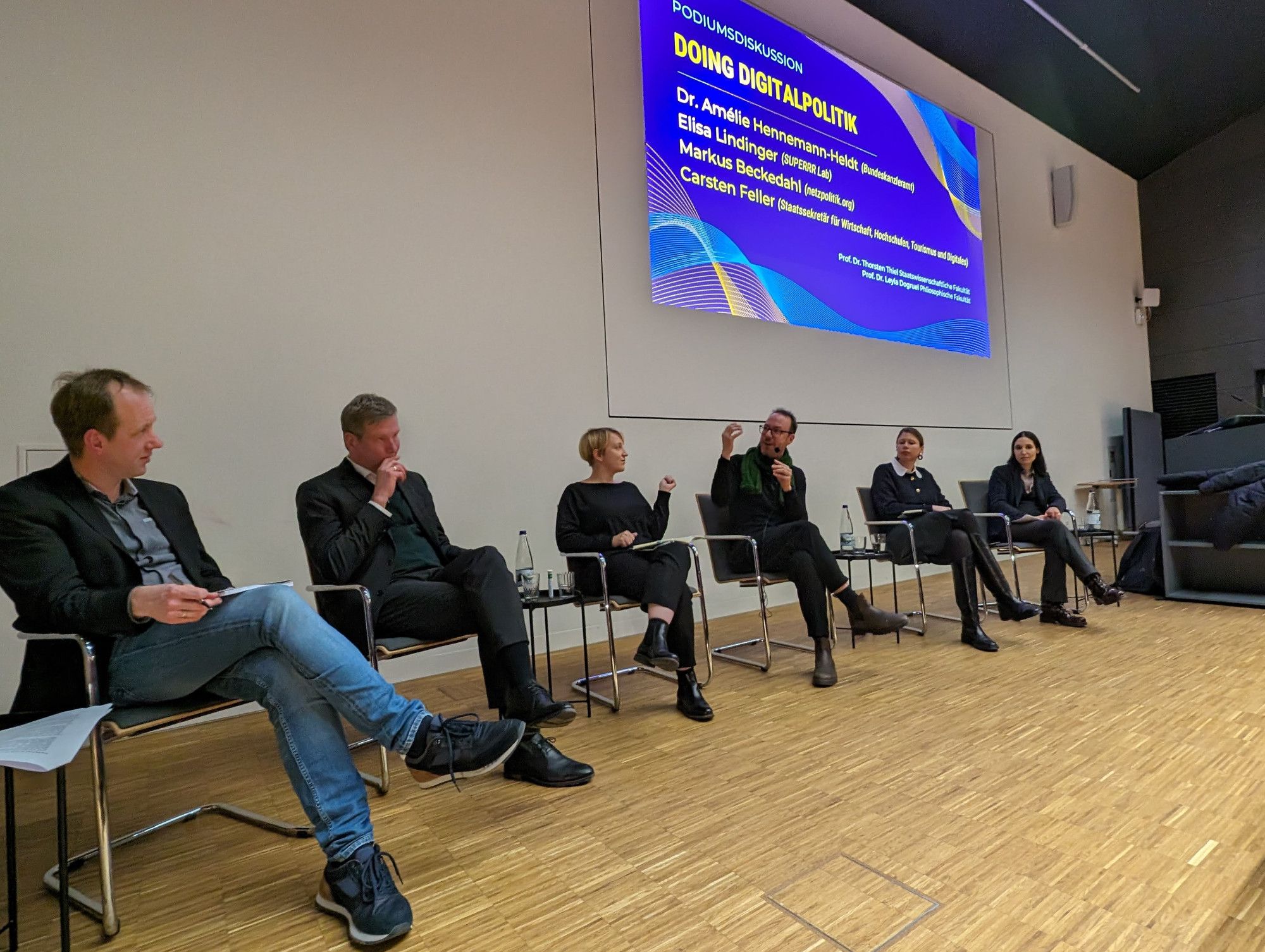 Podiumsdiskussion Doing Digitalpolitik an der Universität Erfurt: Thorsten Thiel, Carsten Feller, Elisa Lindinger, Markus Beckedahl, Amelié Hennemann-Heldt, Leyla Dogruel