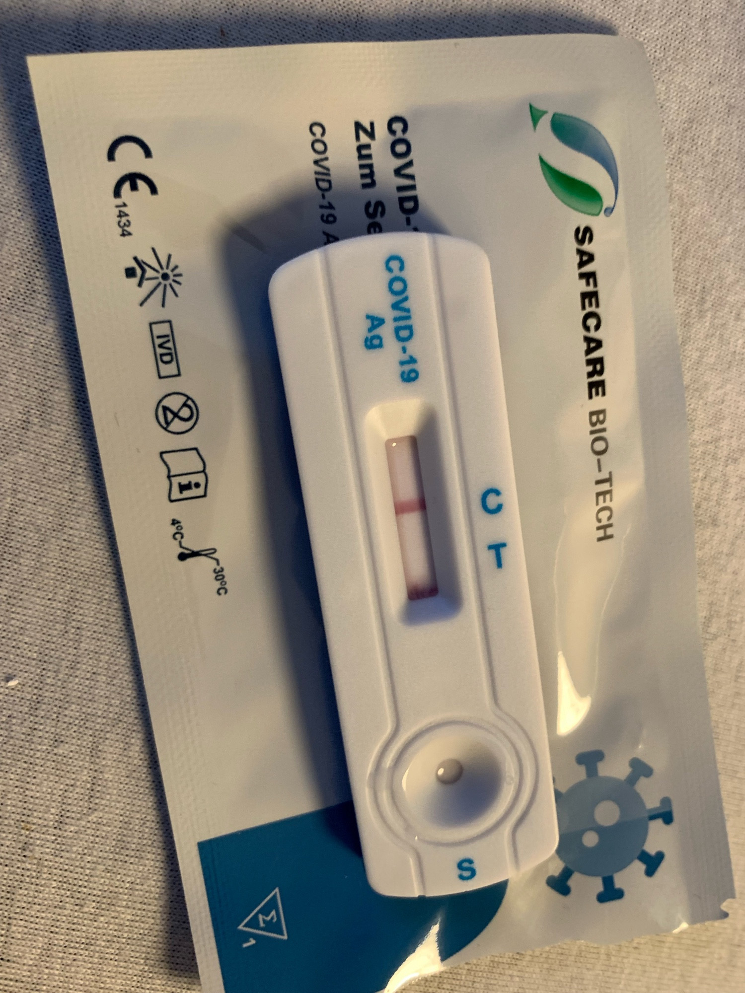 Zu sehen: Firma SafeCare. Bio-Tech
Corona-Schnelltest. Negatives Ergebnis