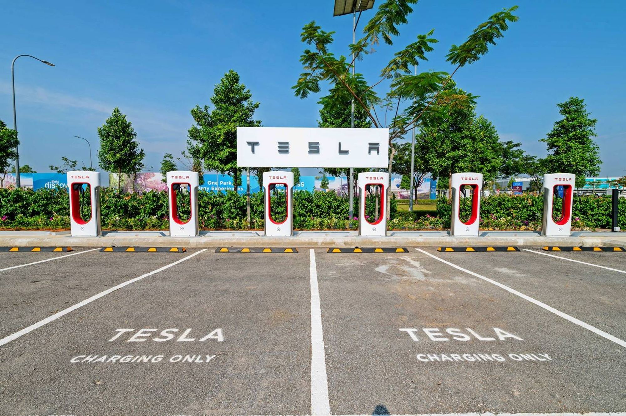 Gamuda Cove has largest Tesla Supercharger station in Southeast Asia.
https://www.motaauto.com/gamuda-cove-has-largest-tesla-supercharger-station-in-southeast-asia/

#tesla #teslamalaysia #teslamotorsMY #teslasupercharger #ev #evchargingstation #bev #gamudacove #destinationcharger