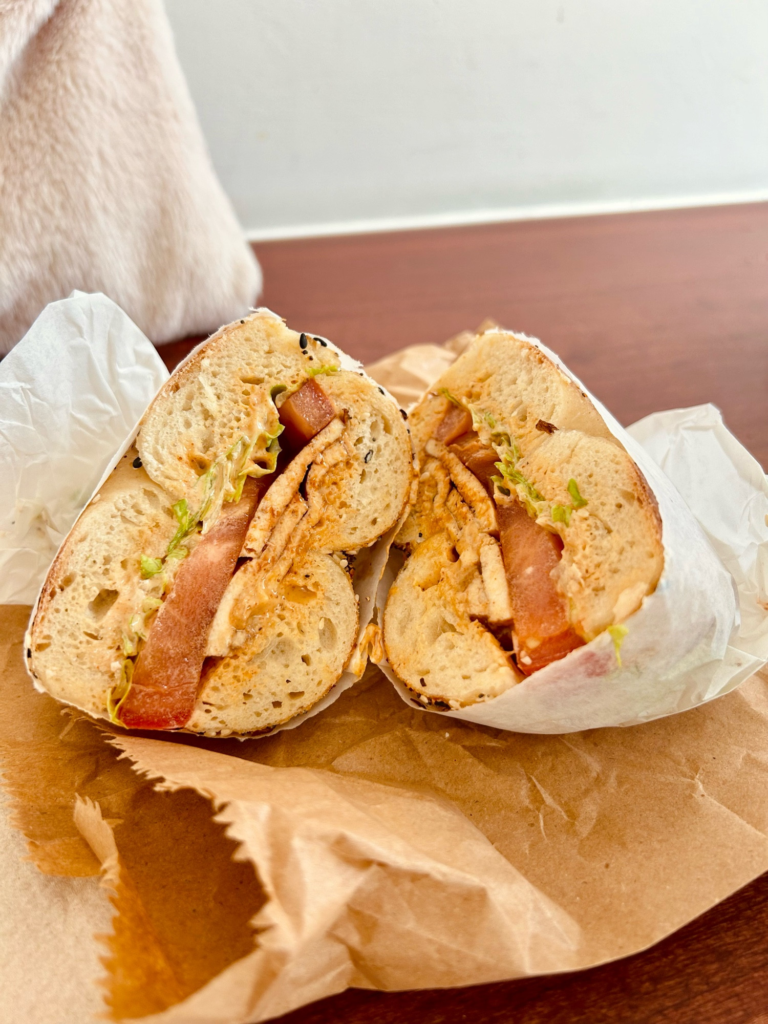 smoked paprika tofu, lettuce and tomato bagel