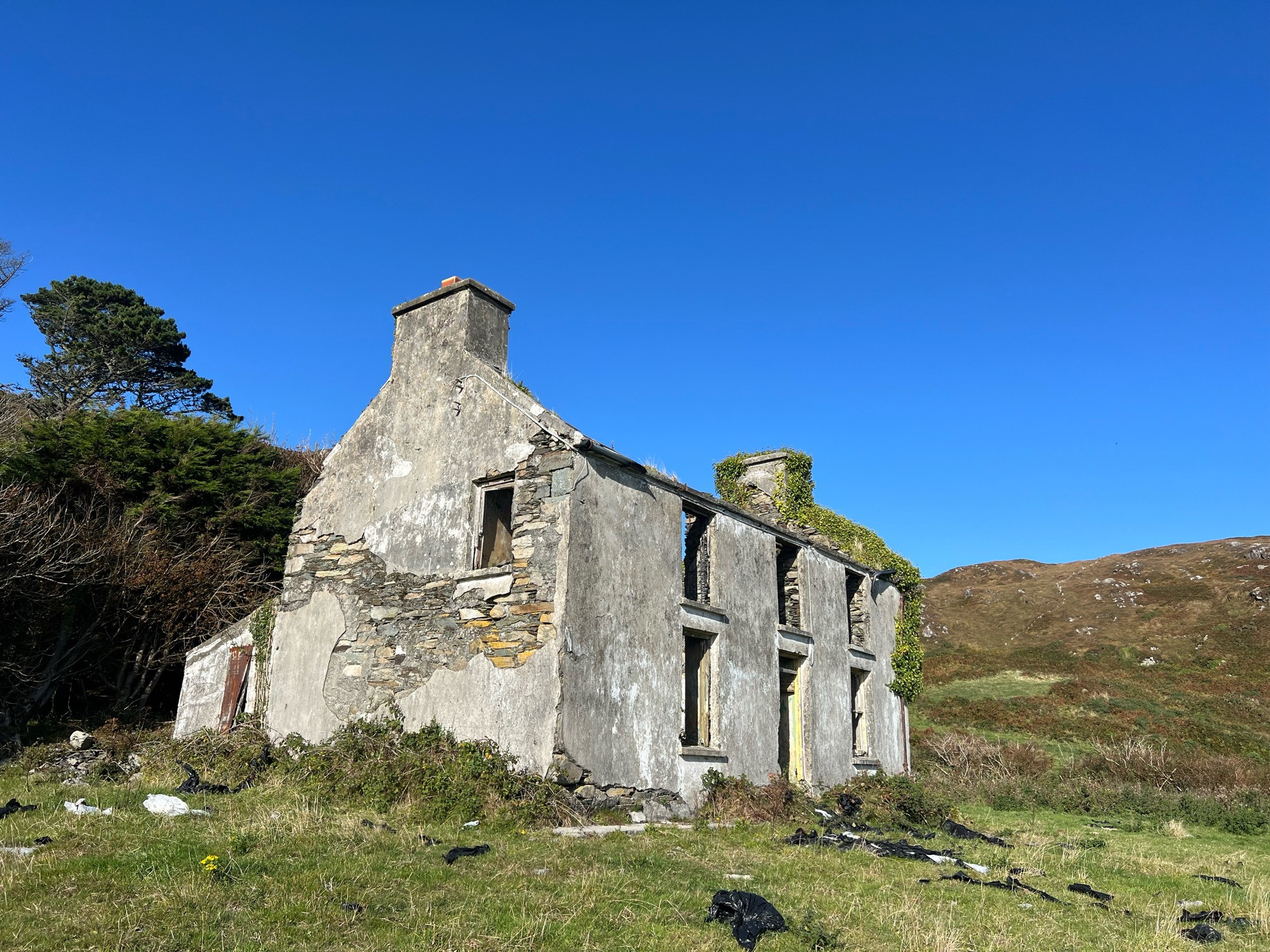 Slowly decaying house