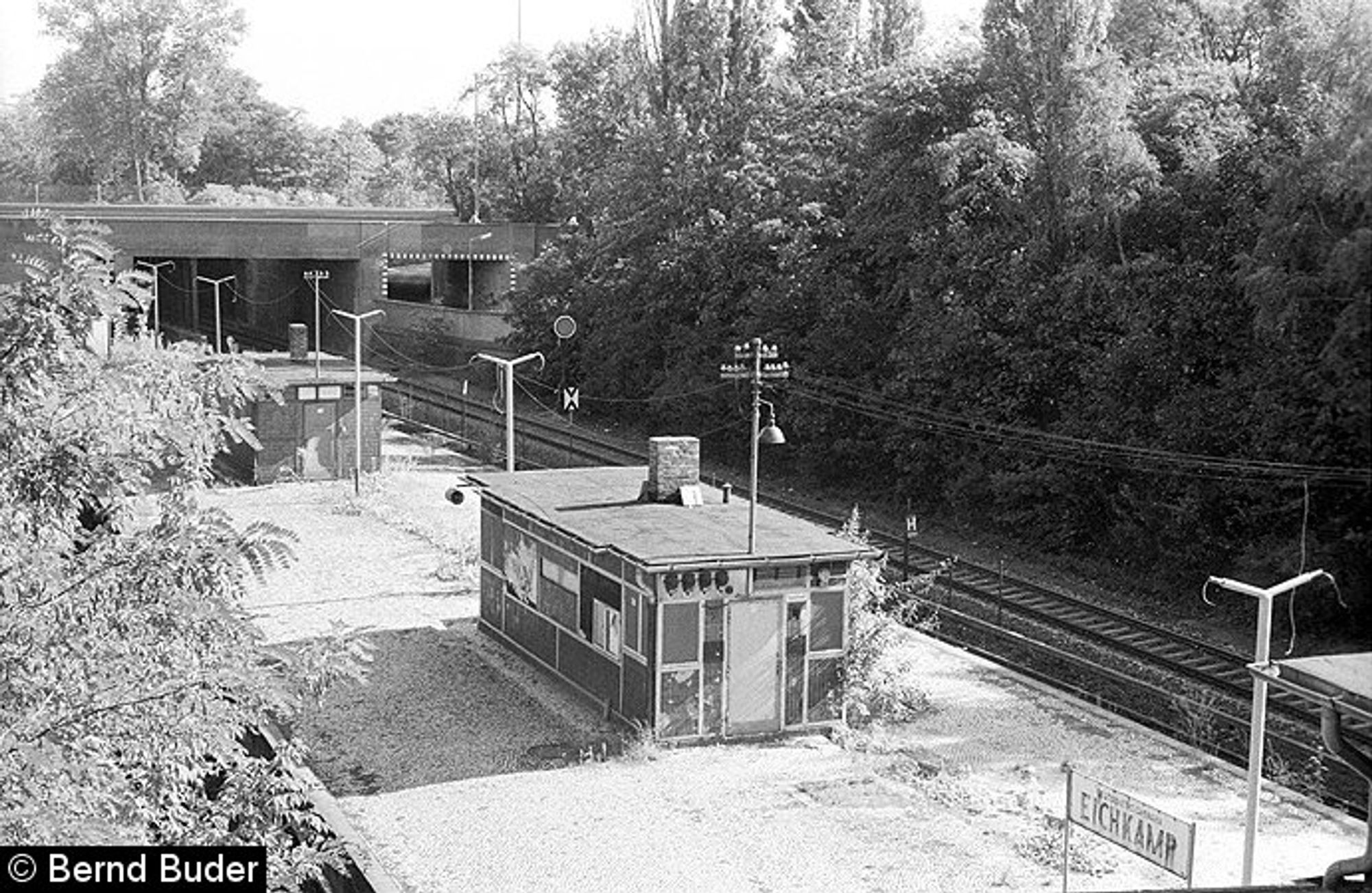 Blick vom Zugang Deutschlandhalle auf die stillgelegte Station (25. September 1983). Foto: Bernd Buder