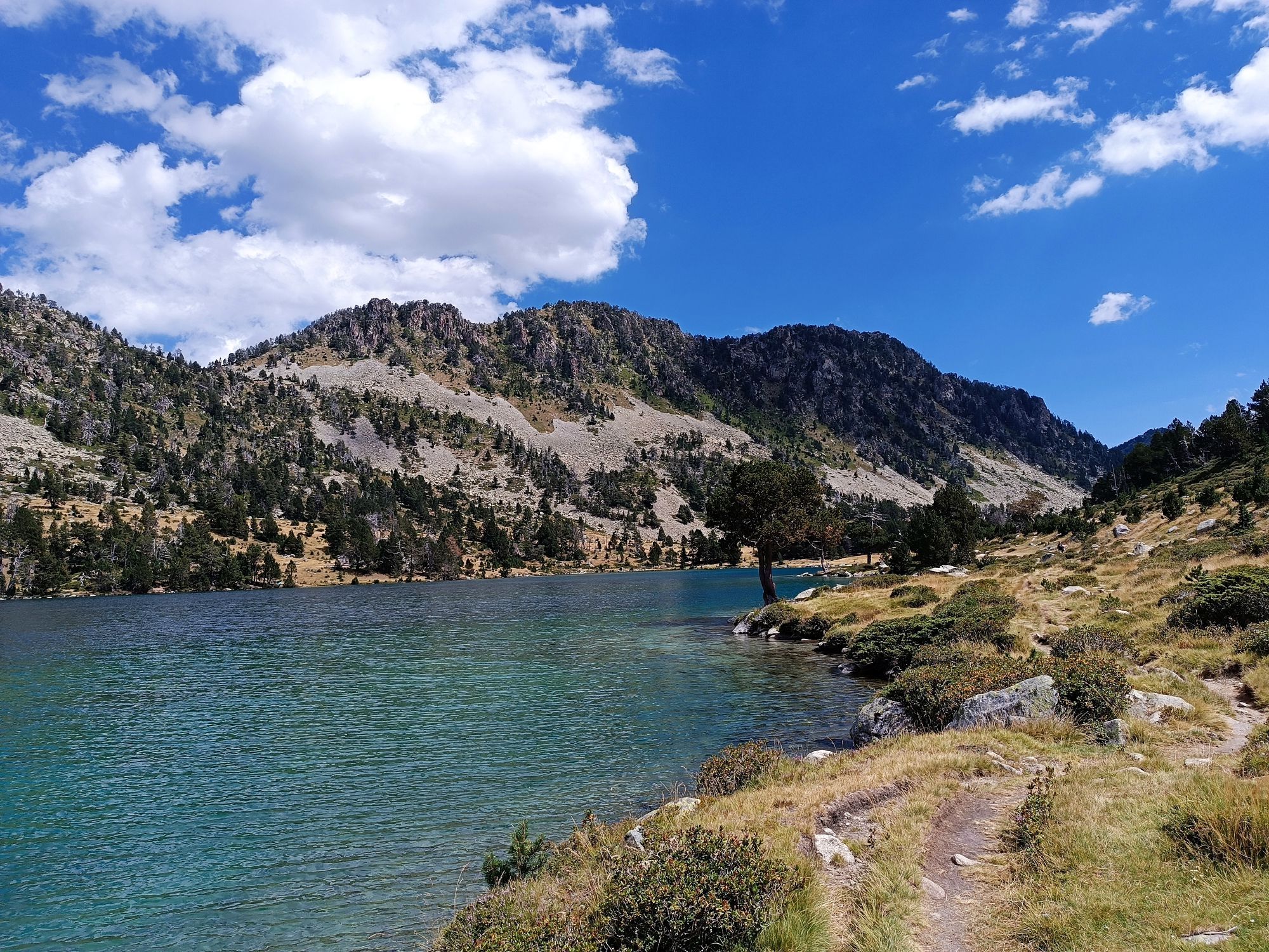 Lac dans le massif du Néouvielle