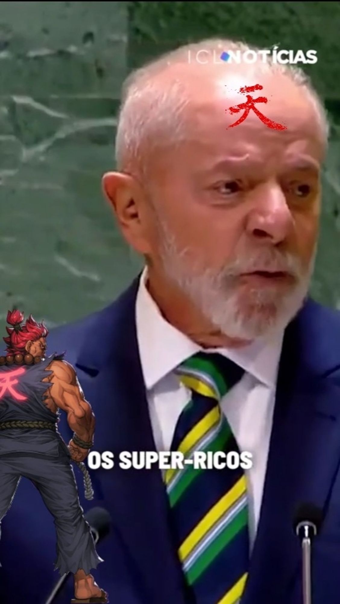 Lula discursando na ONU, com o Akuma do lado e seu símbolo na testa do Lula