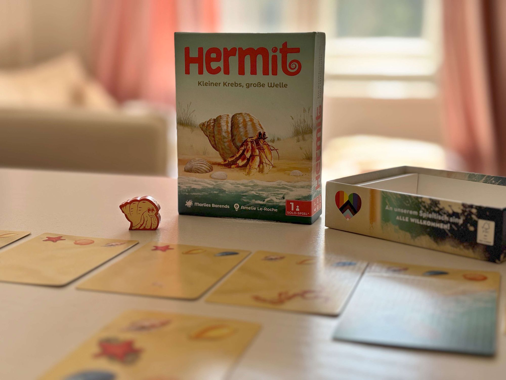 Hermit von Board Game Circus, Spielaufbau mit Spielschachtel