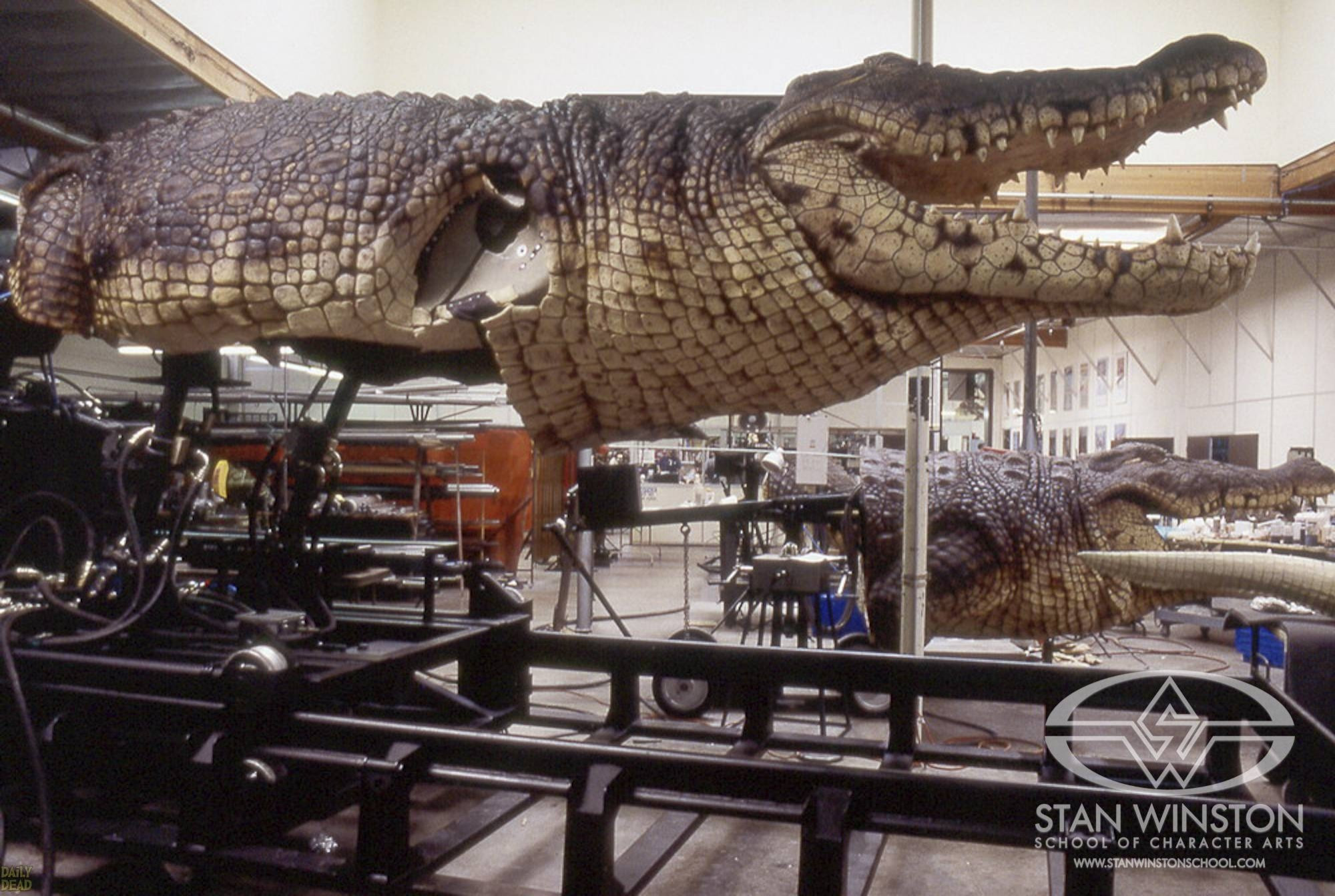 Zwei Robotorkrokodile. Eins davon auf einem Schiene system. Effekte für Lake Placid von den Stan Winston Studios. Foto von der Stan Winston School of Character Arts