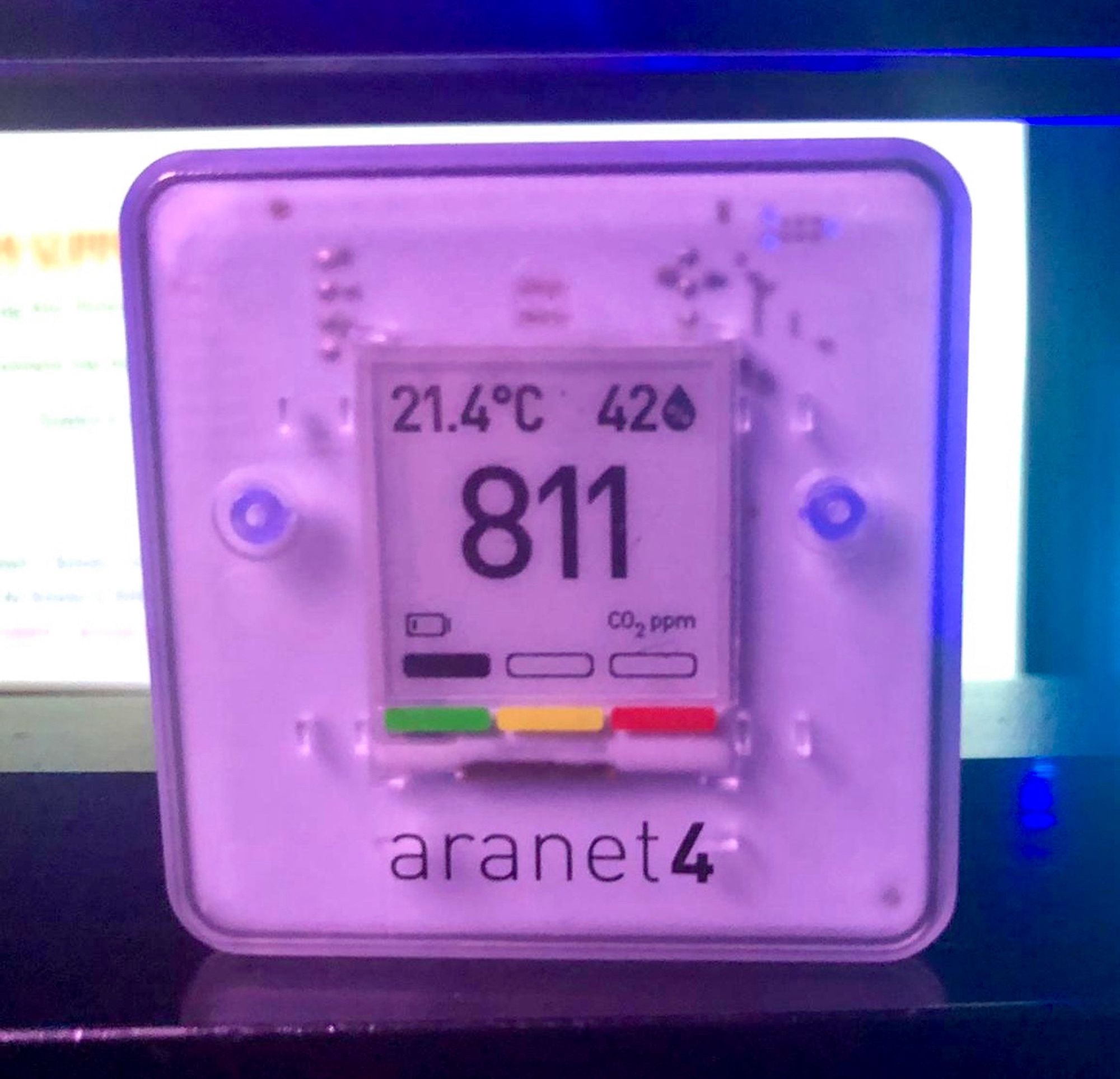 Air quality monitor showing 21.4C 811 CO2ppm with a bar in the green section of a colour scale of green, yellow and red