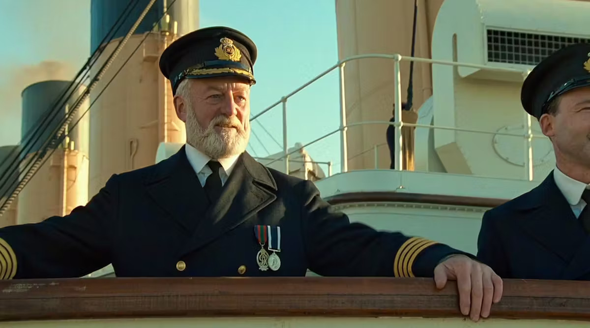 Bernard Hill dans le rôle du Capitaine du Titanic Edward John Smith, dans le film Titanic de James Cameron.