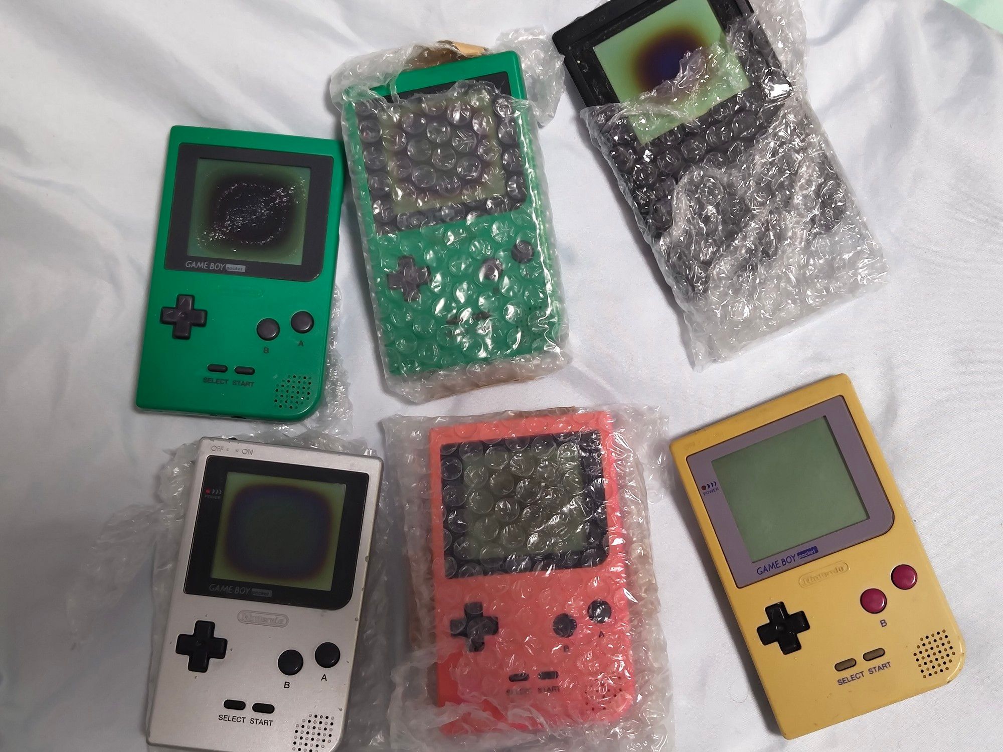 Six gameboy pockets in disrepair