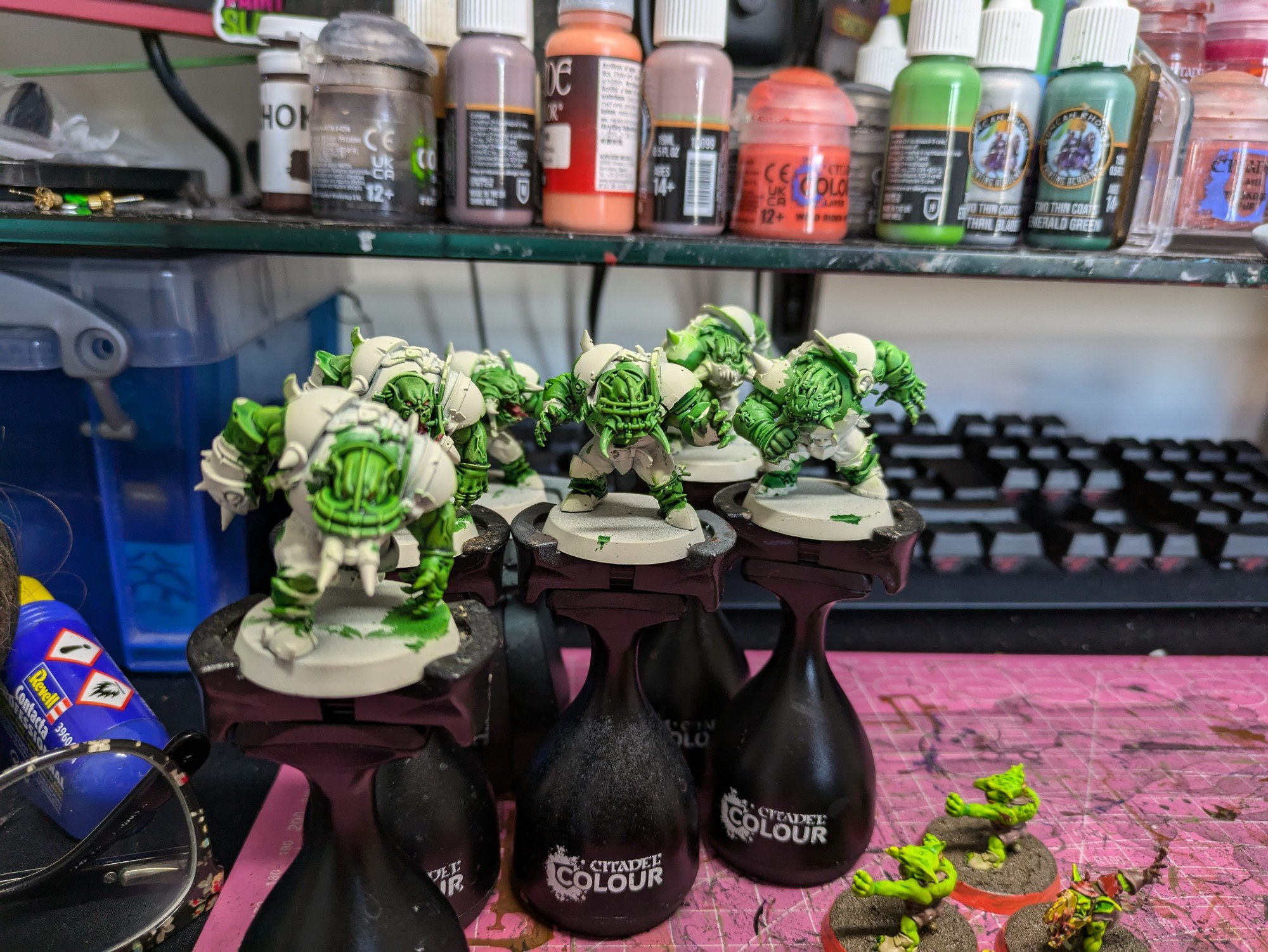 6 blood Bowl orcs, mostly unpainted 