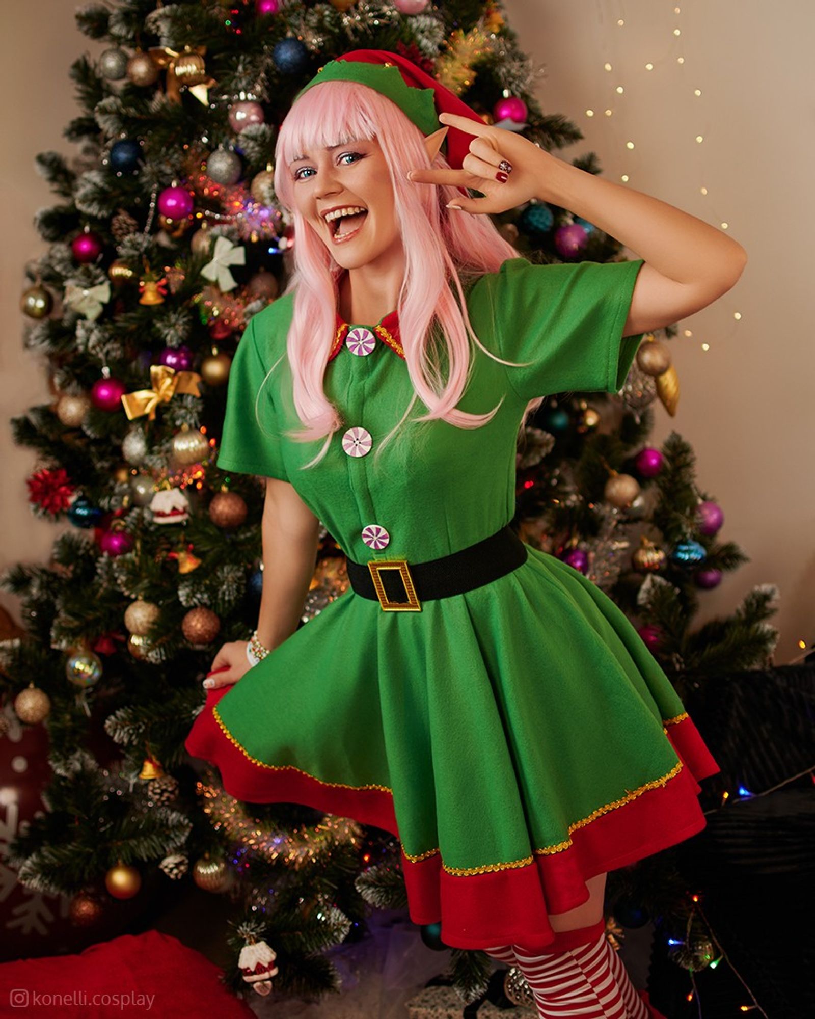 Chika Fujiwara from Kaguya-sama: Love Is War cosplay as Christmas elf by Konelli (New Year 2024)