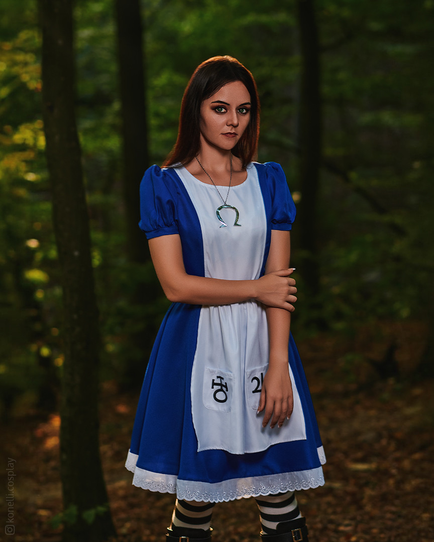 Alice Liddell from Alice: Madness Returns videogame cosplay by Konelli