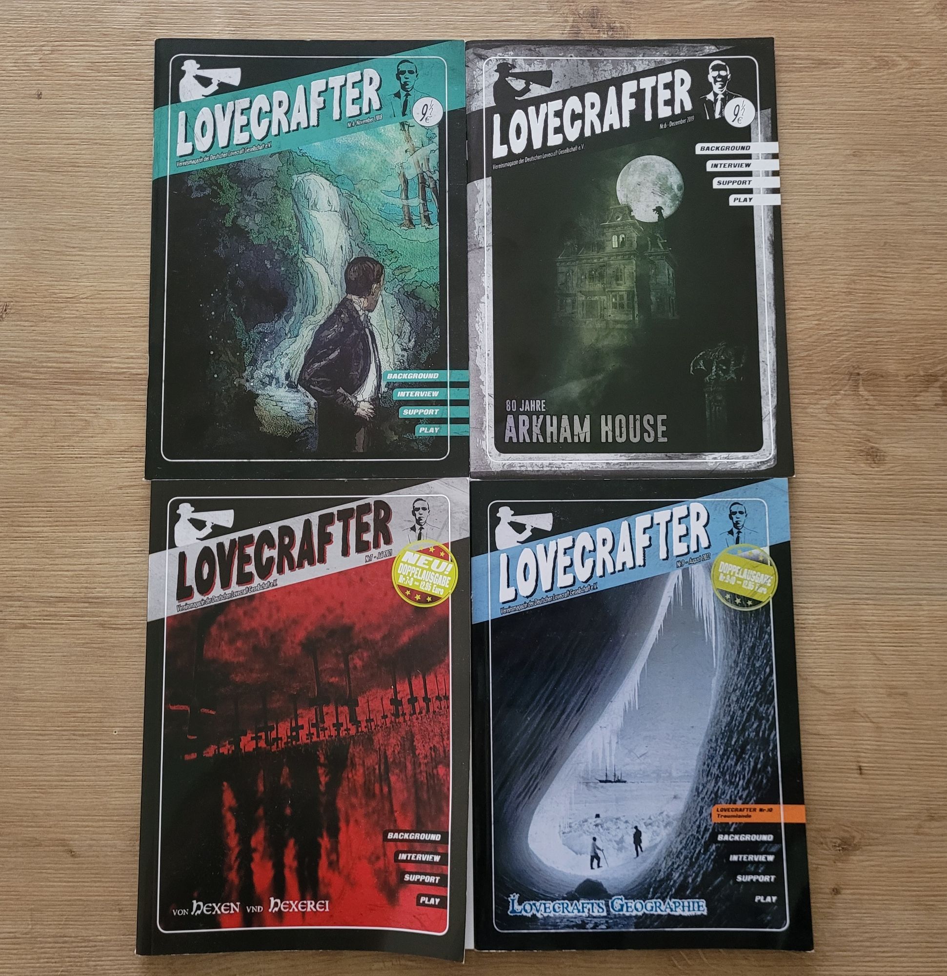 Vier Exemplare der Zeitschrift Lovecrafter auf meinem Küchentisch