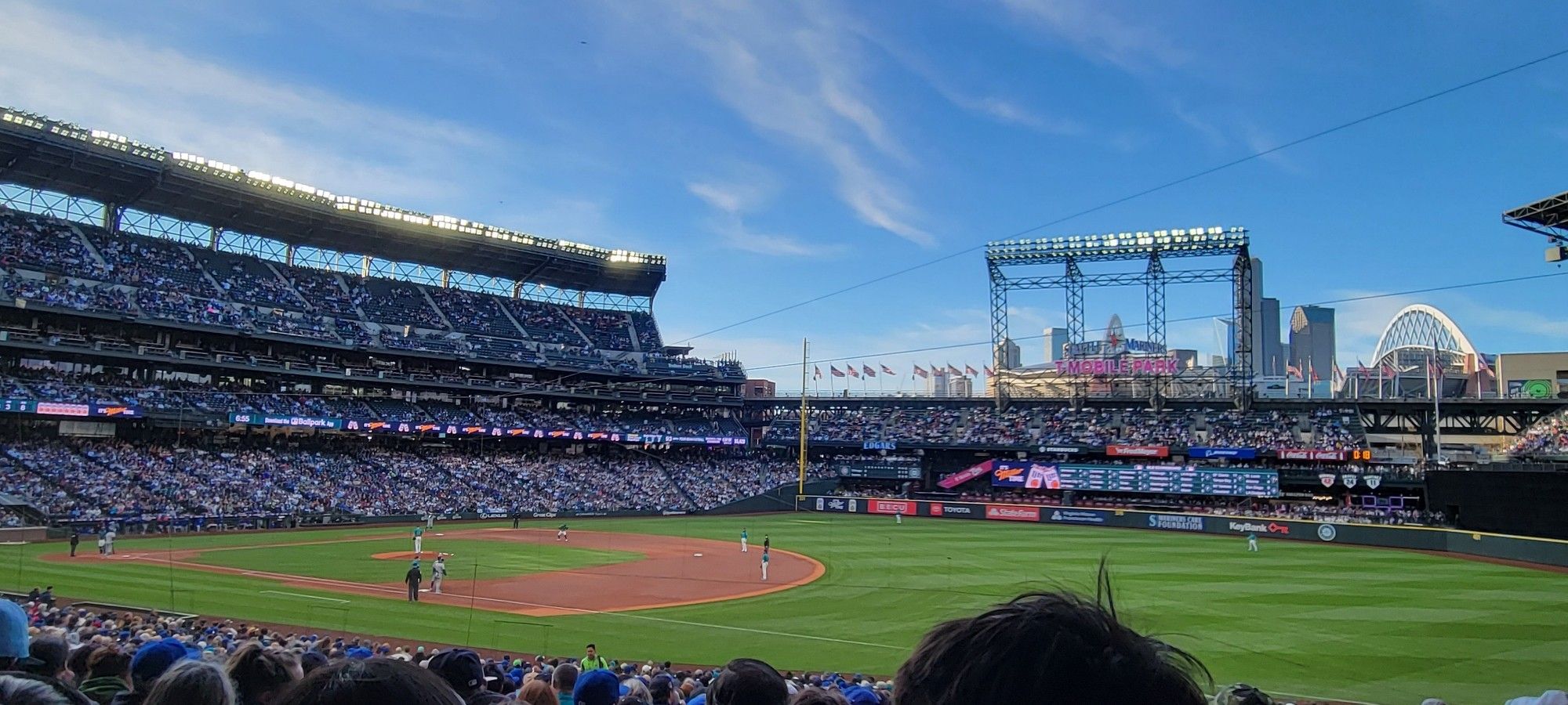 A beautiful Seattle baseball game