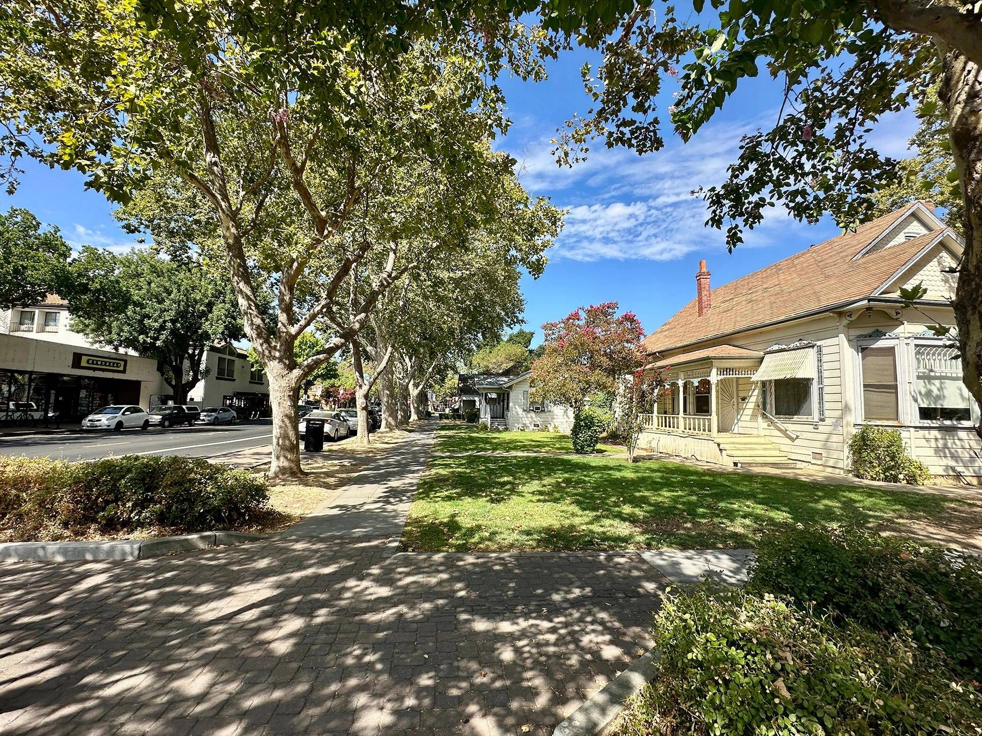 An ordinary one-level single-family home that is in no way architecturally interesting or culturally significant.