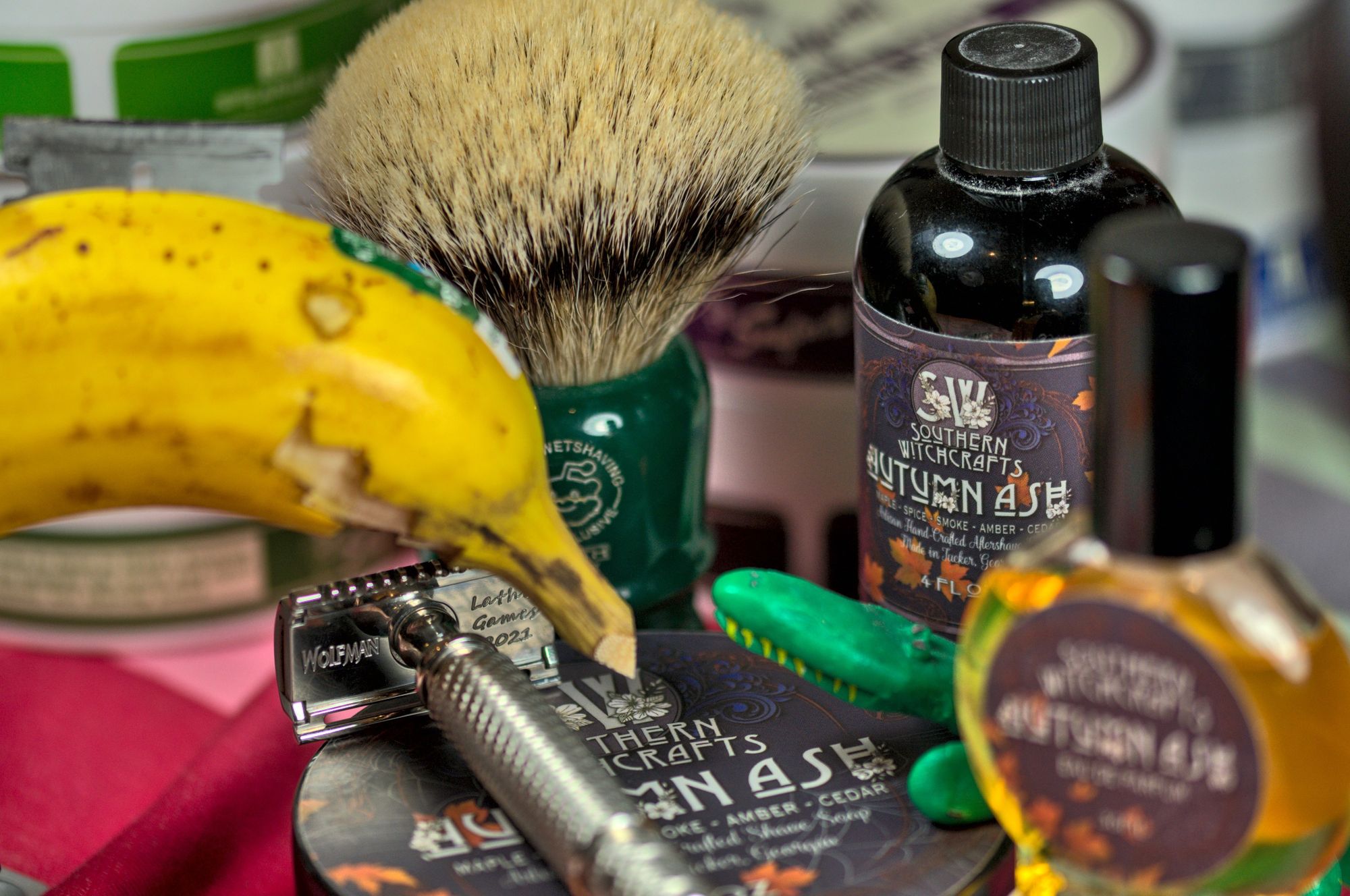 A razorfin boonanashark grinning at a SW Autumn Ash trickhole set, a LG 2021 Wolfie, a MOAR BADGER brush and Alfie the Alligator