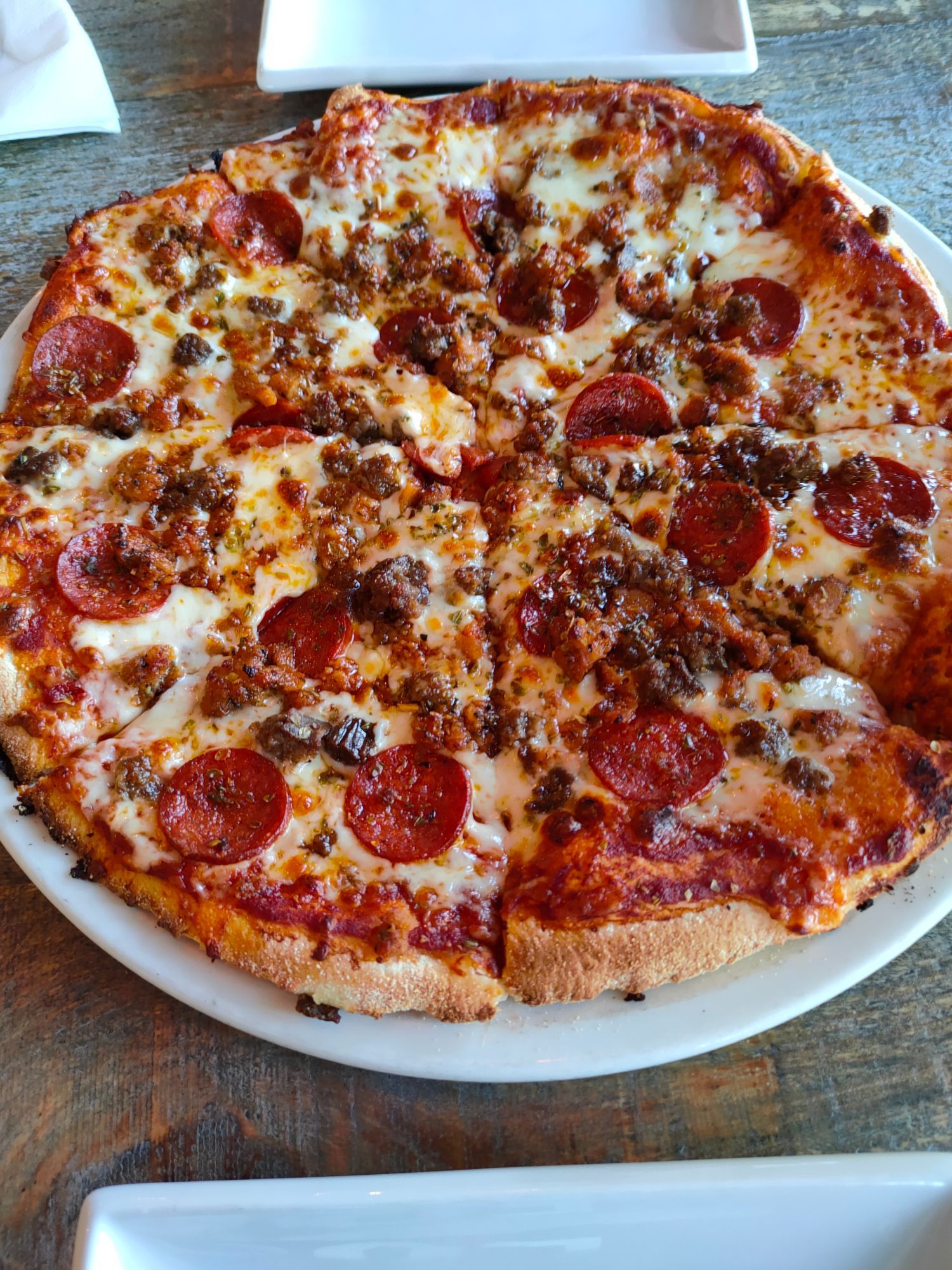 Pucelli's is the name of this pizza, as well as the name of the restaurant. Chilli beef, Italian seasoned sausage and spicy pepperoni, tomato base and mixed cheeses.