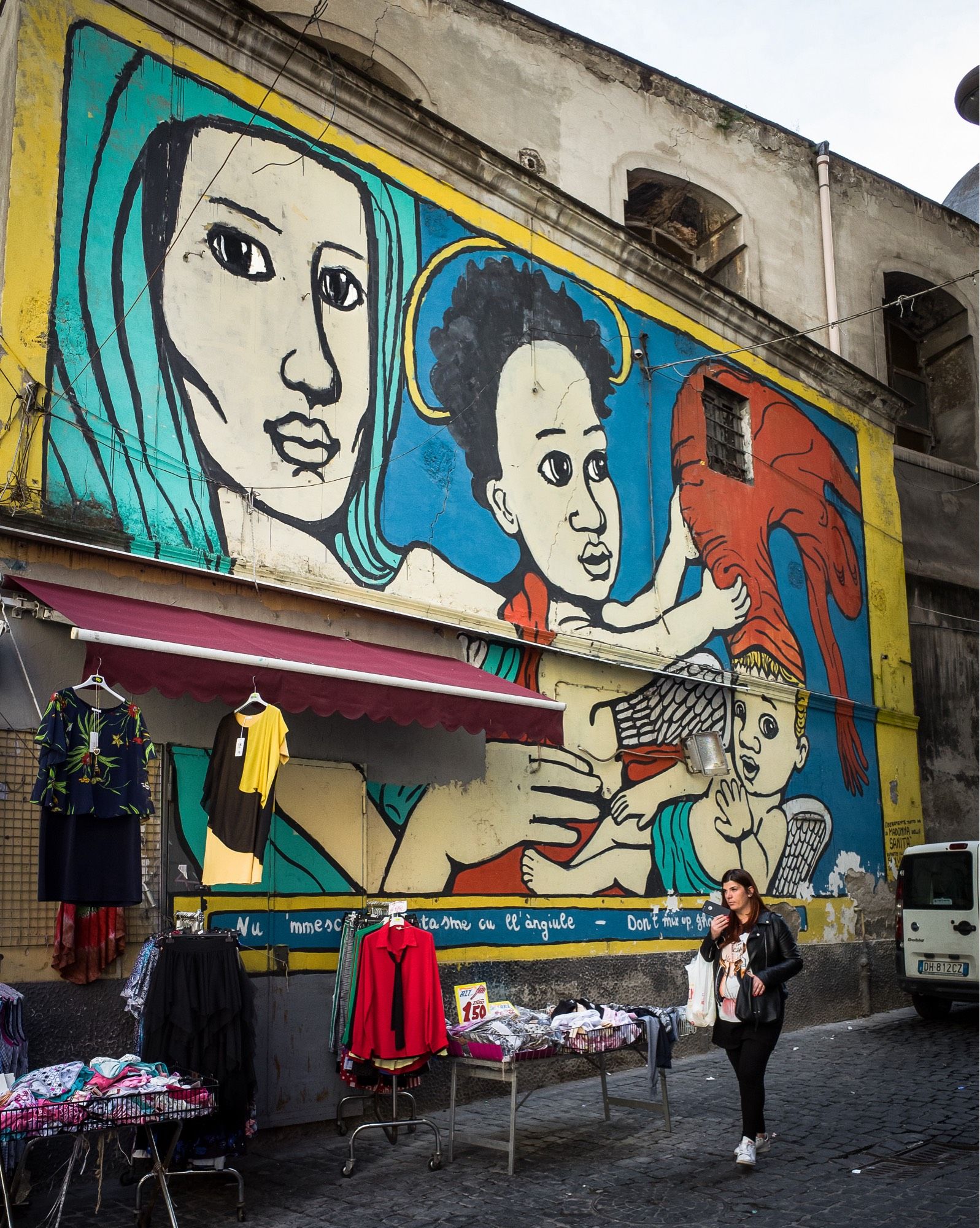 Foto a colori: street art, la Madonna della Sanità, Napoli, 2019.