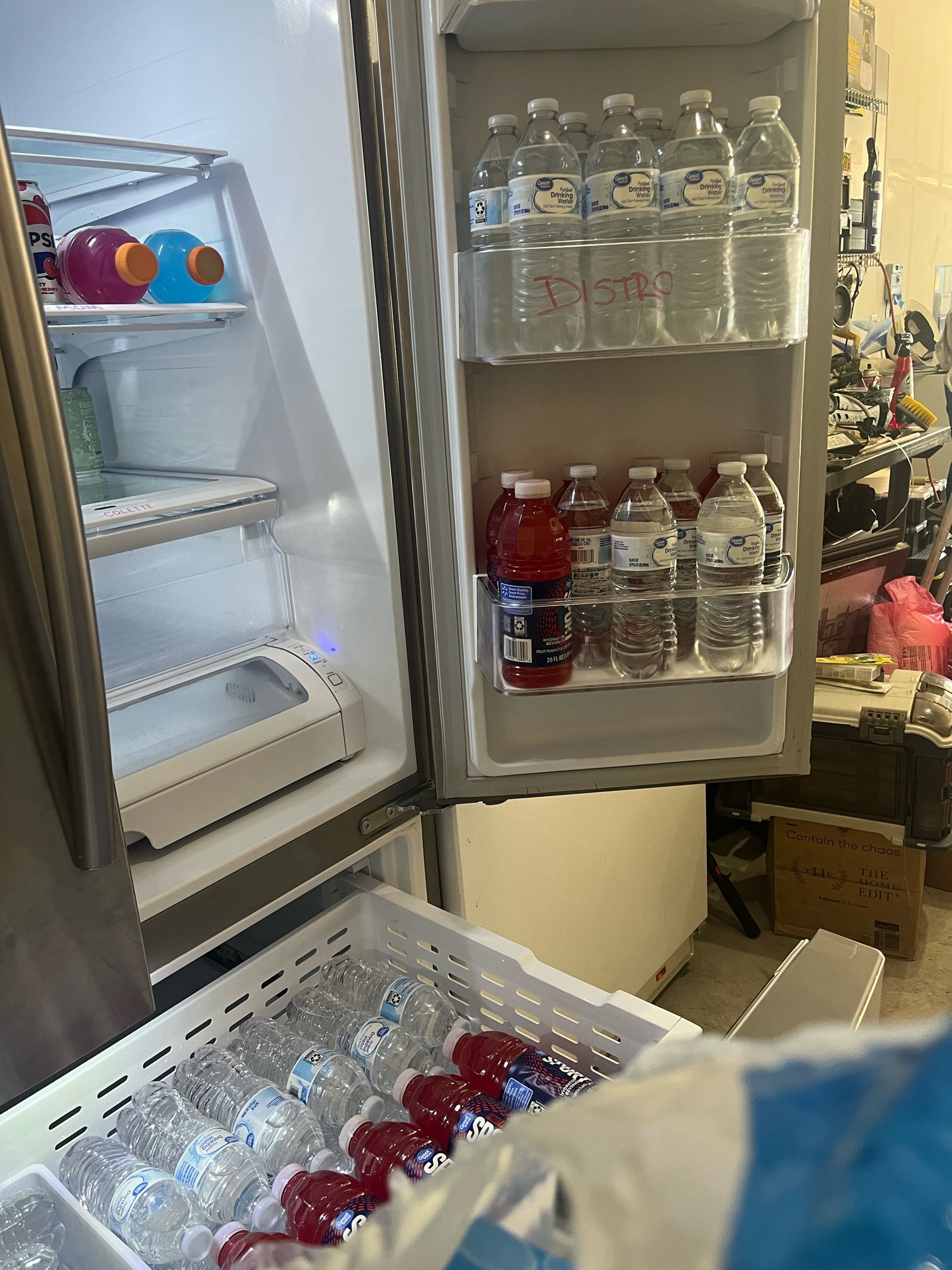 Shows a refrigerator and freezer bowl of waters and support streets being cooled and frozen in a garage