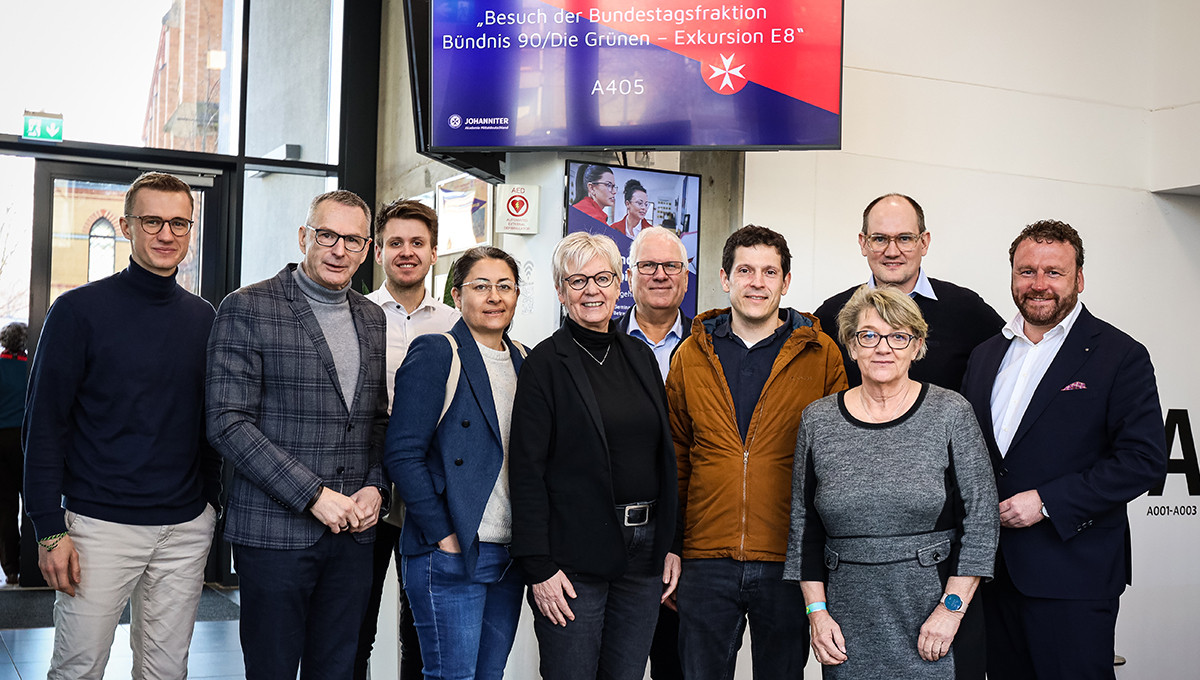 Auf dem Foto ist eine Gruppe von Grünen Bundestagsabgeordneten bei einem Besuch der Johanniter-Akademie Mitteldeutschland, Campus Leipzig zu sehen.