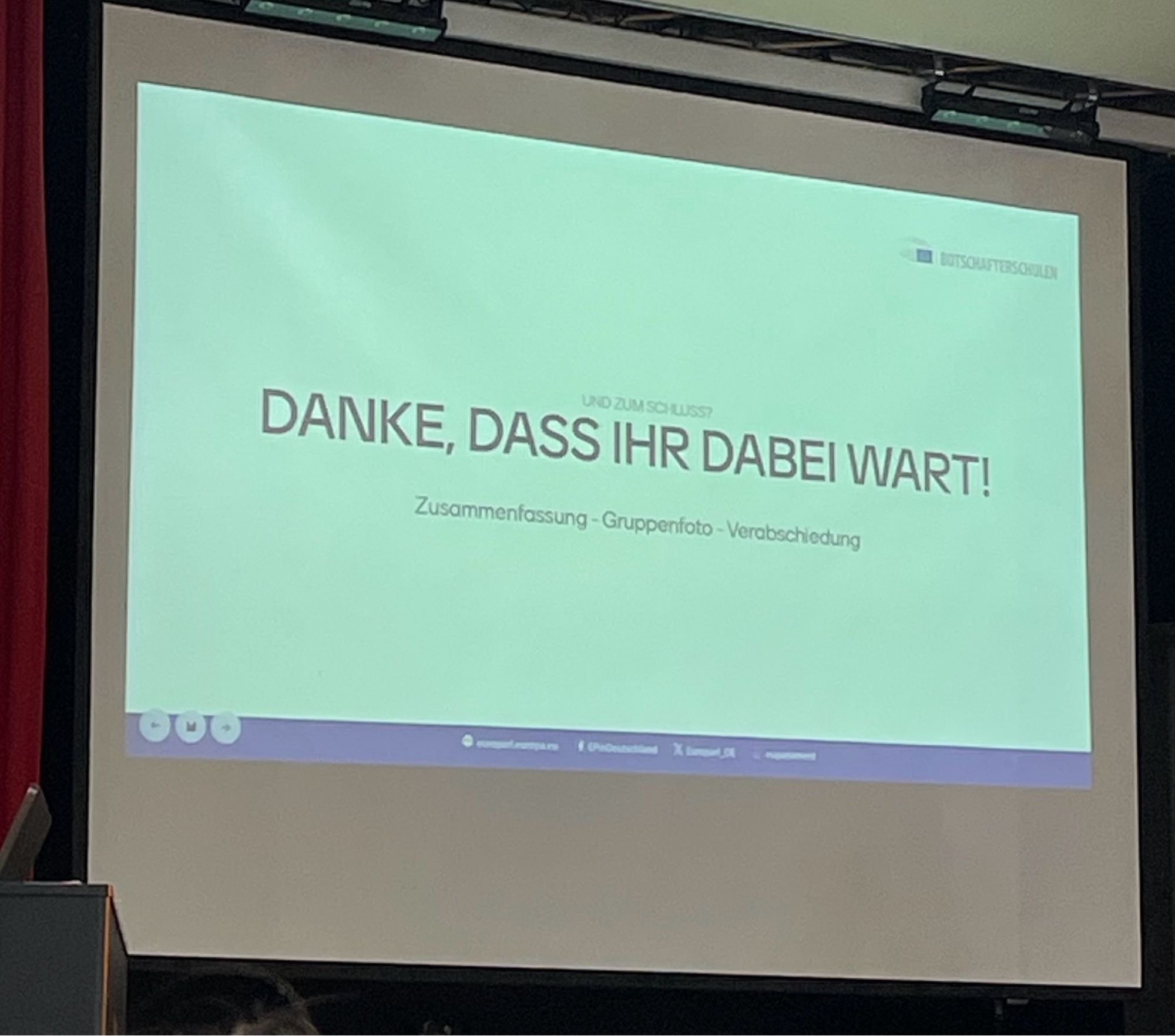 Projektion, 
Text:  DANKE, DASS IHR DABEI VART!