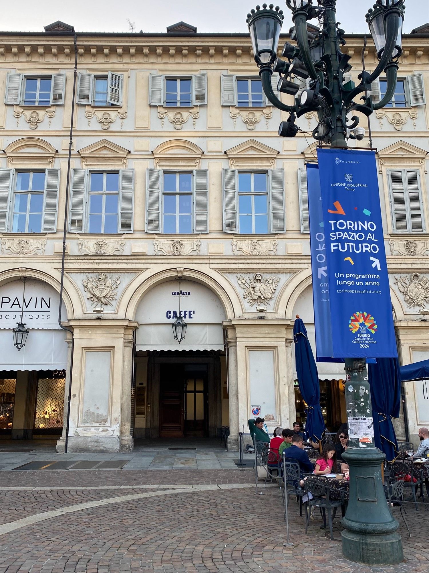 Das Gebäude des ehemaligen Goethe-Instituts in Turin. An der renommierten Piazza San Carlo mitten im Stadtzentrum.