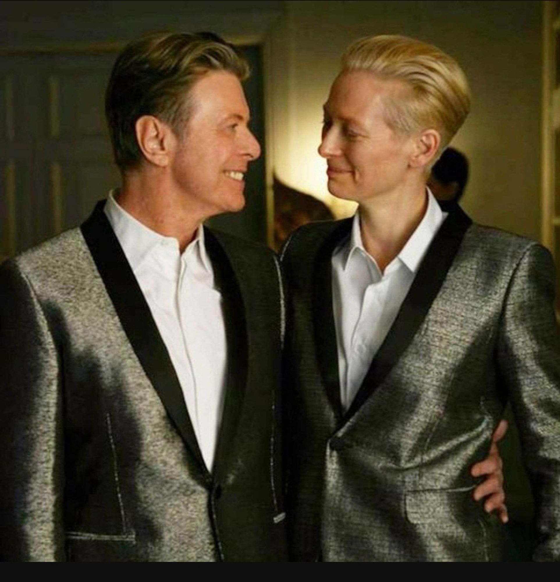 Foto of David Bowie and Tilda Swinton Arm in Arm. Wearing same suit and shirt.