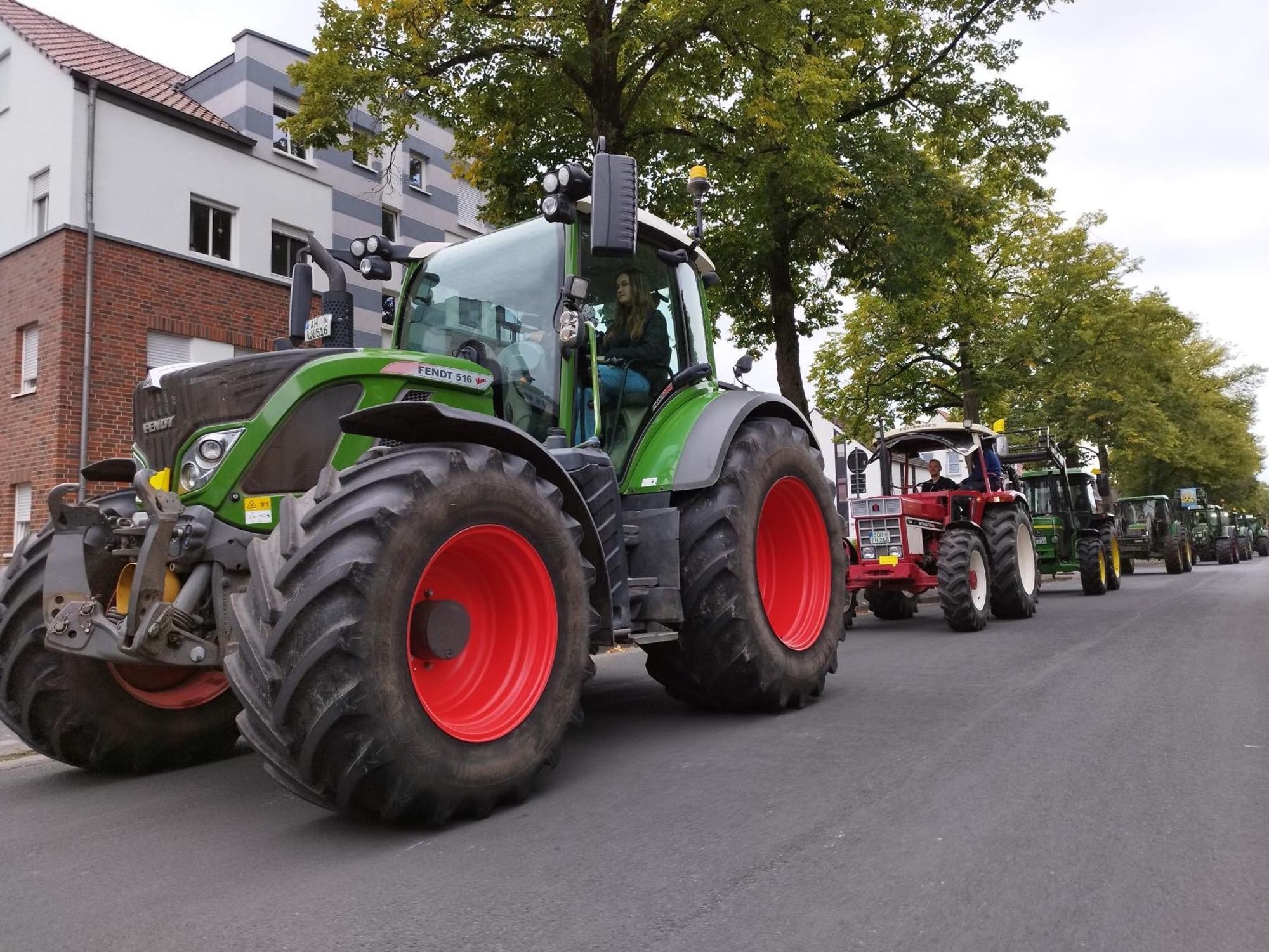 Die Demo wurde von einem Traktor-Konvoi begleitet.