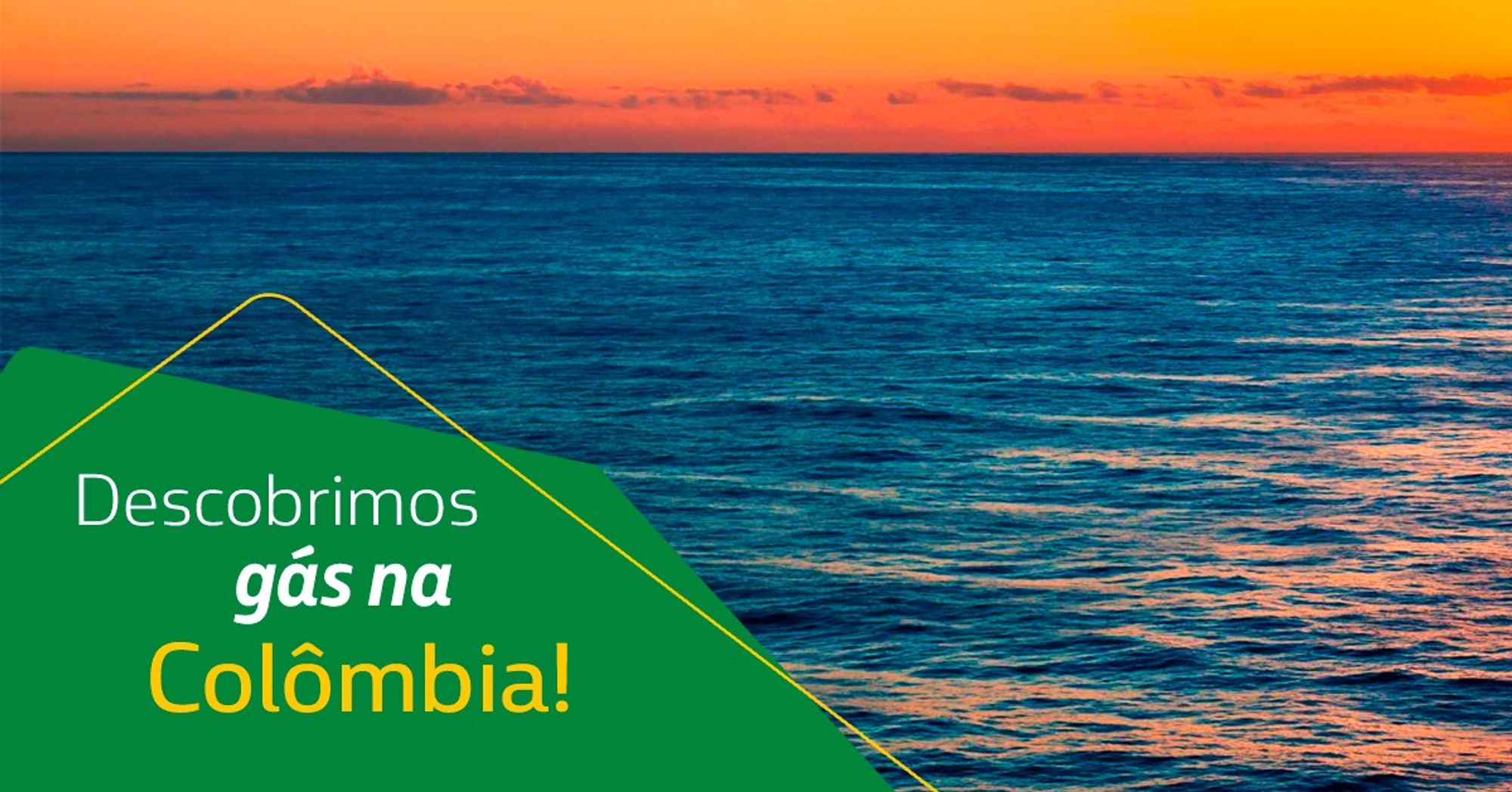 A imagem apresenta um pôr do sol sobre o mar. No canto inferior esquerdo, há um texto em verde que diz "Descobrimos gás na Colômbia!"