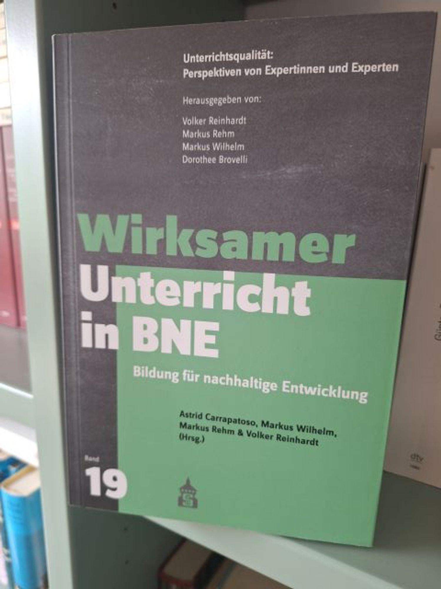 Rehm, M., Carrapatoso, A., Wilhelm, M. und Reinhardt, V. (Herausgeber) (2024): Wirksamer Unterricht in BNE : Bildung für nachhaltige Entwicklung. Bielefeld : wbv Media - Schneider bei wbv