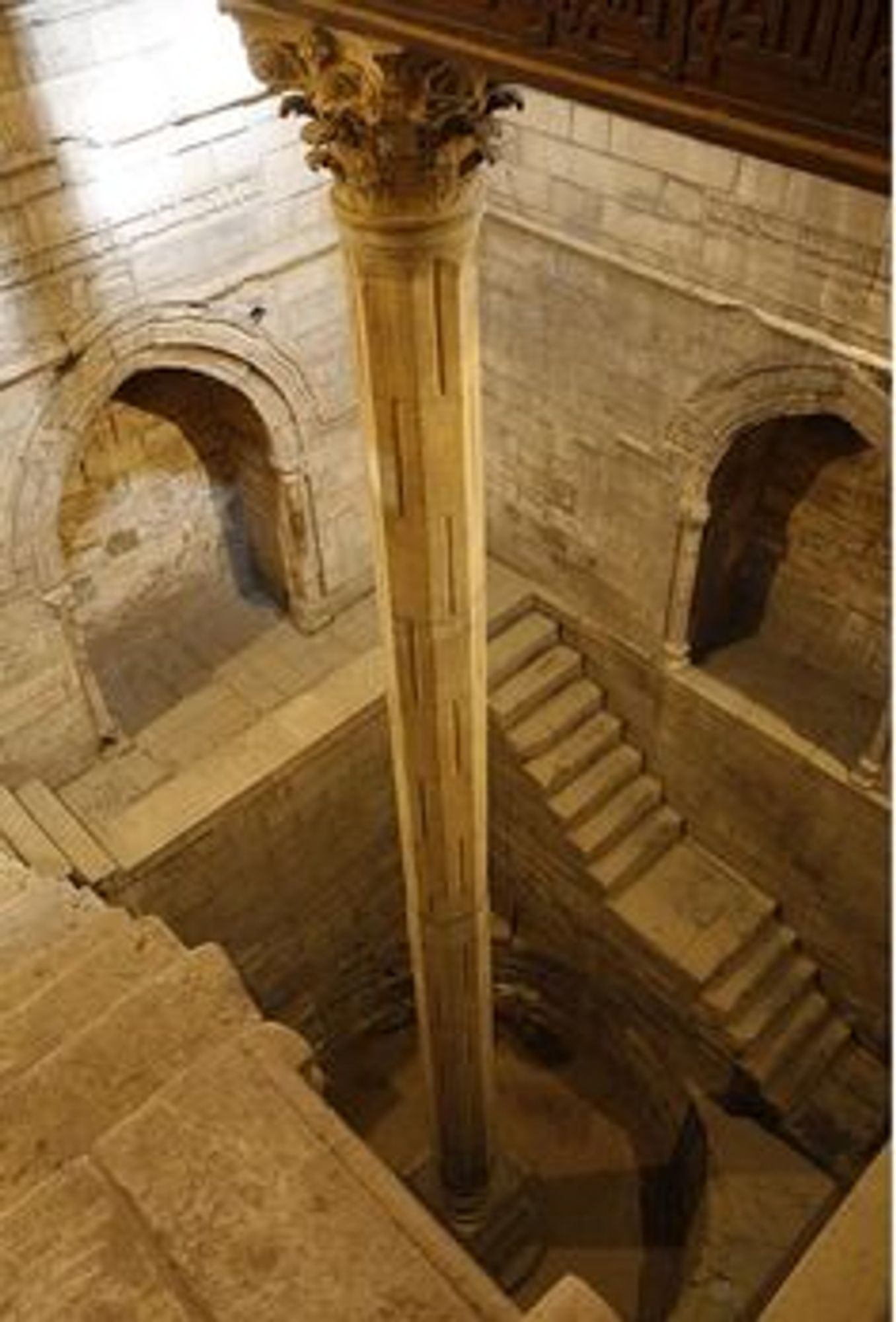 Picture showing the inside of a Nilometer building in Cairo (Egypt). See https://en.wikipedia.org/wiki/Nilometer for references and more information on Nilometers