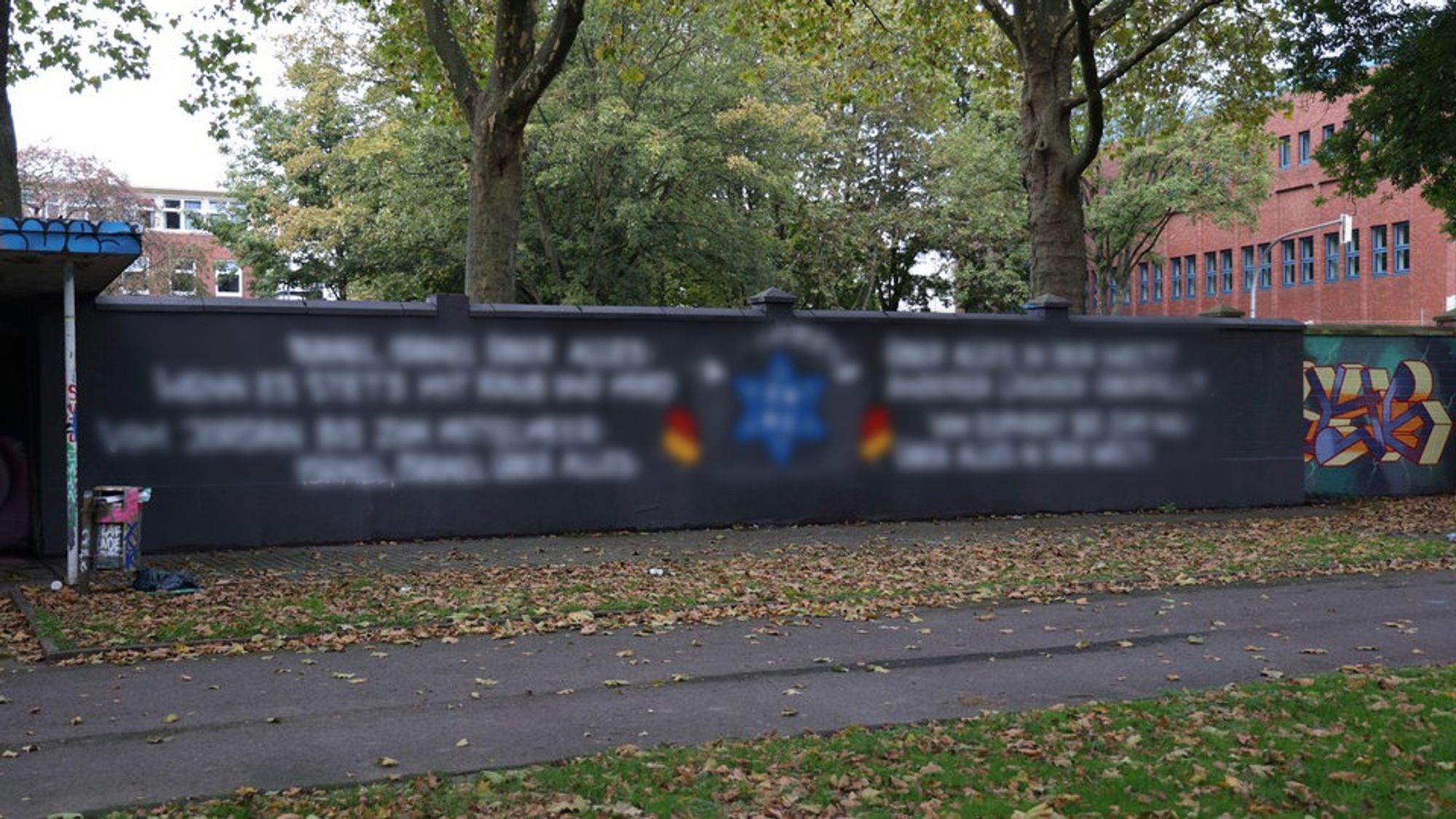 Antisemitisches Graffito in Dortmund - Foto wegen der antisemitischen Inhalte mit Filter geändert.