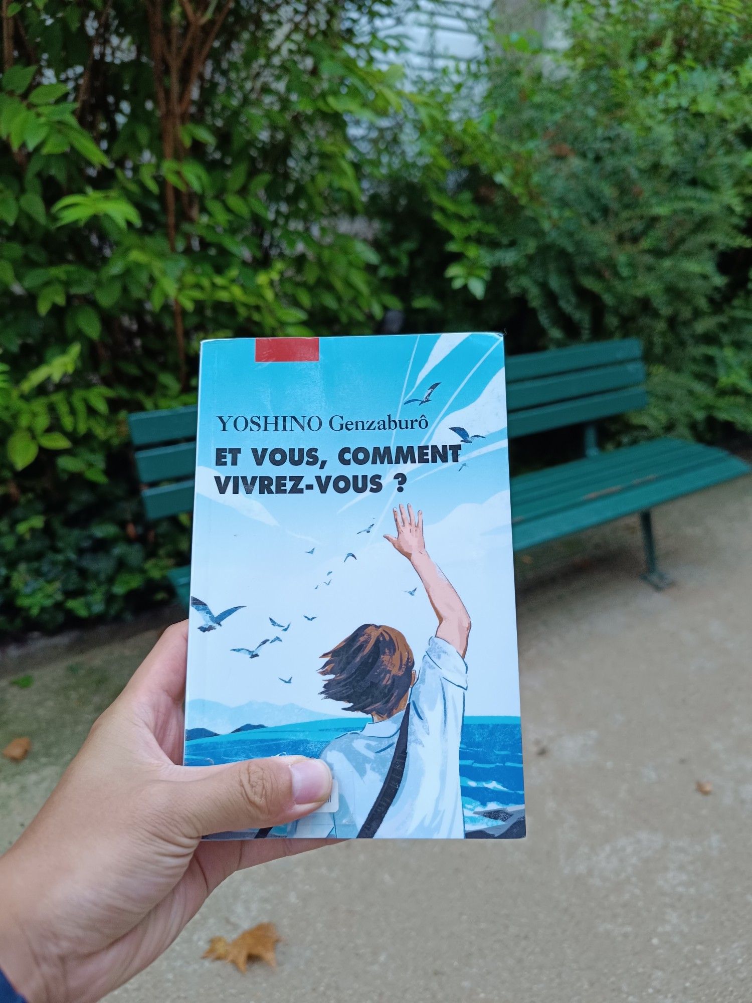 Couverture du roman『君たちはどう生きるか』/ "Et vous comment vivrez-vous ?" de YOSHINO Genzaburō (1937). Roman d'apprentissage, intertexte, jugé subversif dans les années 1930 et 1940 au Japon, mais avant tout sur la découverte des relations interpersonnelles et sociales, des rapports de production et de la honte, il a inspiré le film d'animation "Le garçon et le héron" de MIYAZAKI (qui néanmoins n'en est pas une adaptation).