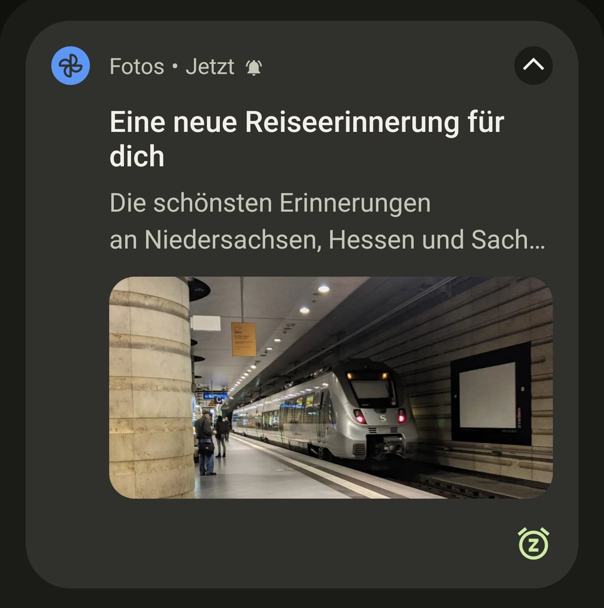 Benachrichtigung der Fotos App: "Eine Neue Reiseerinnerung für dich. Die schönsten Erinnerungen aus Niedersachsen, Hessen und Sachsen"

Das angehängte Bild zeigt eine S-Bahn in Leipzig Hauptbahnhof.