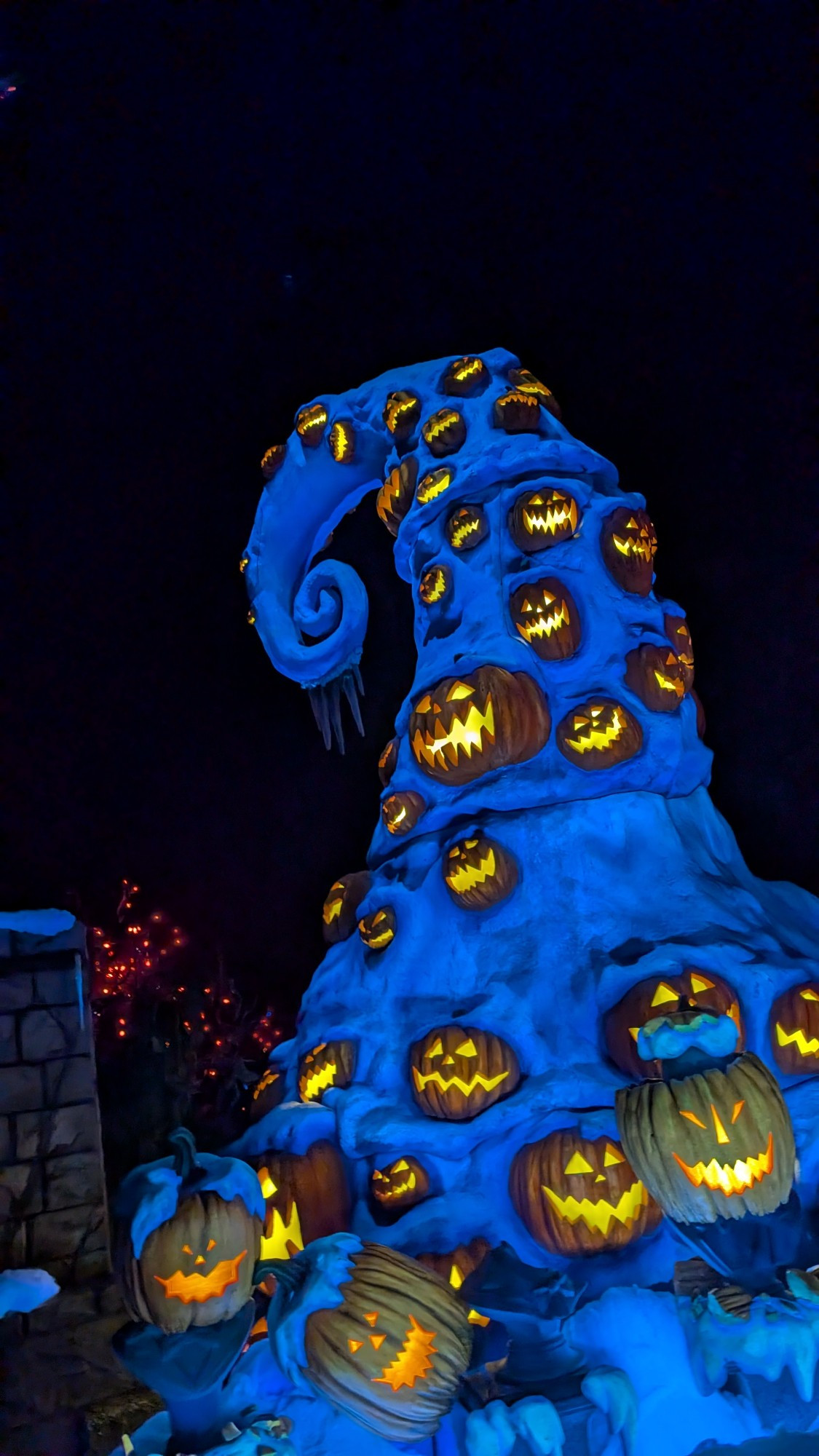 A Nightmare Before Christmas looking snow pile and pumpkins from The Haunted Mansion update 