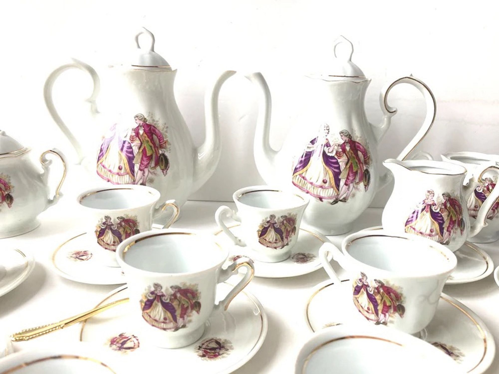 Giant teaset for long tables / events / occasions